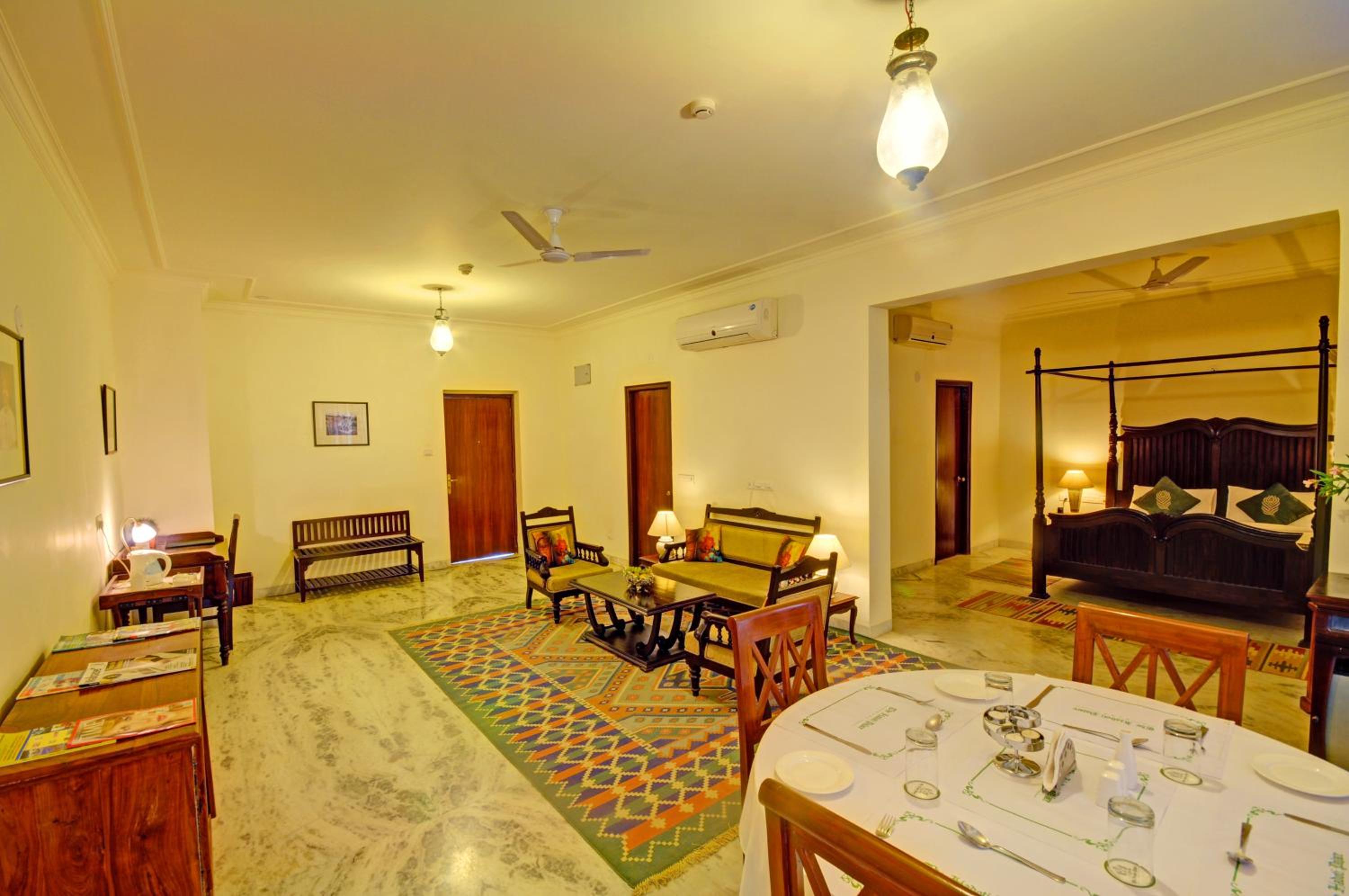 Deluxe King Suite