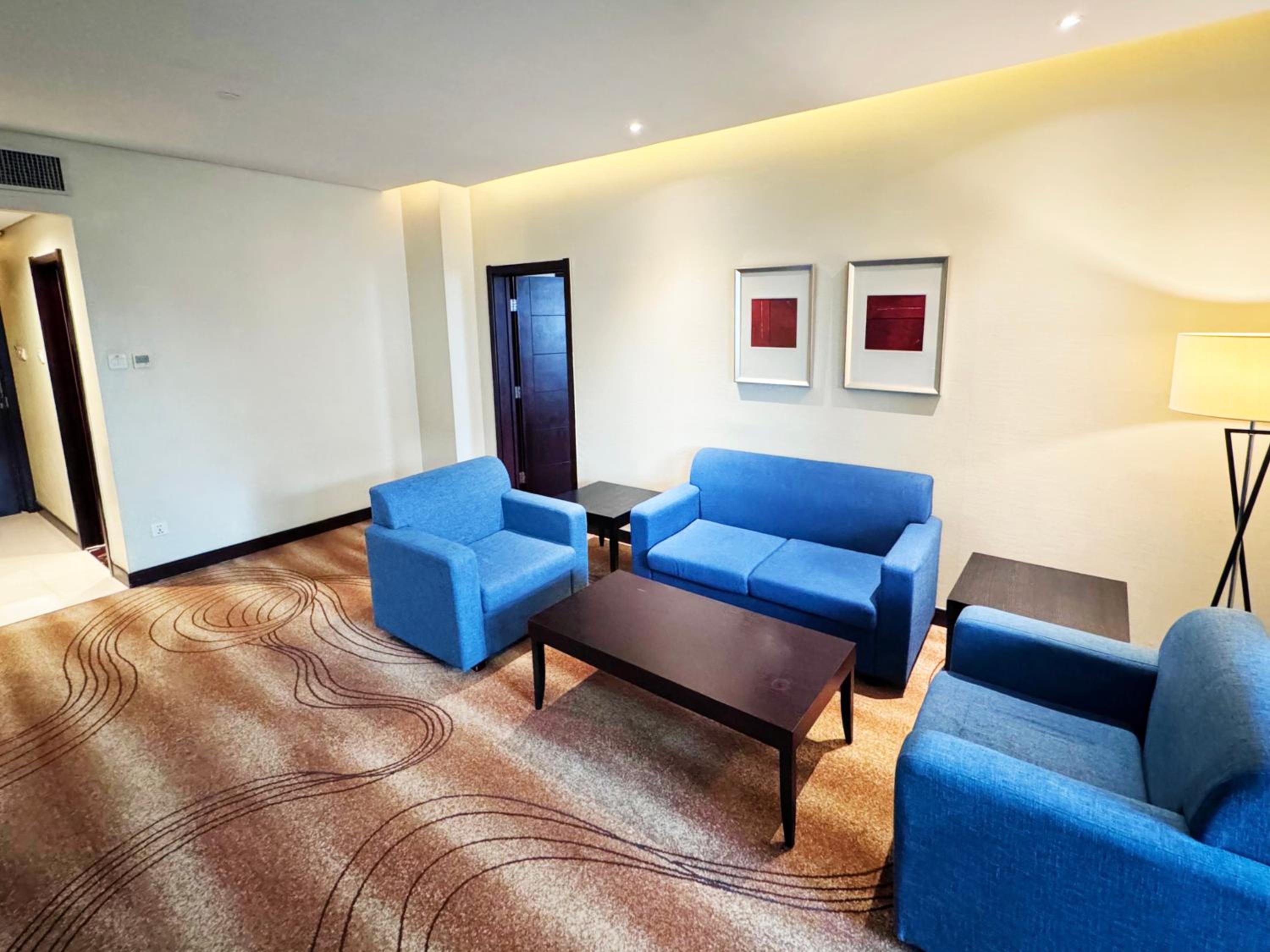 One-Bedroom Suite Lounge Access