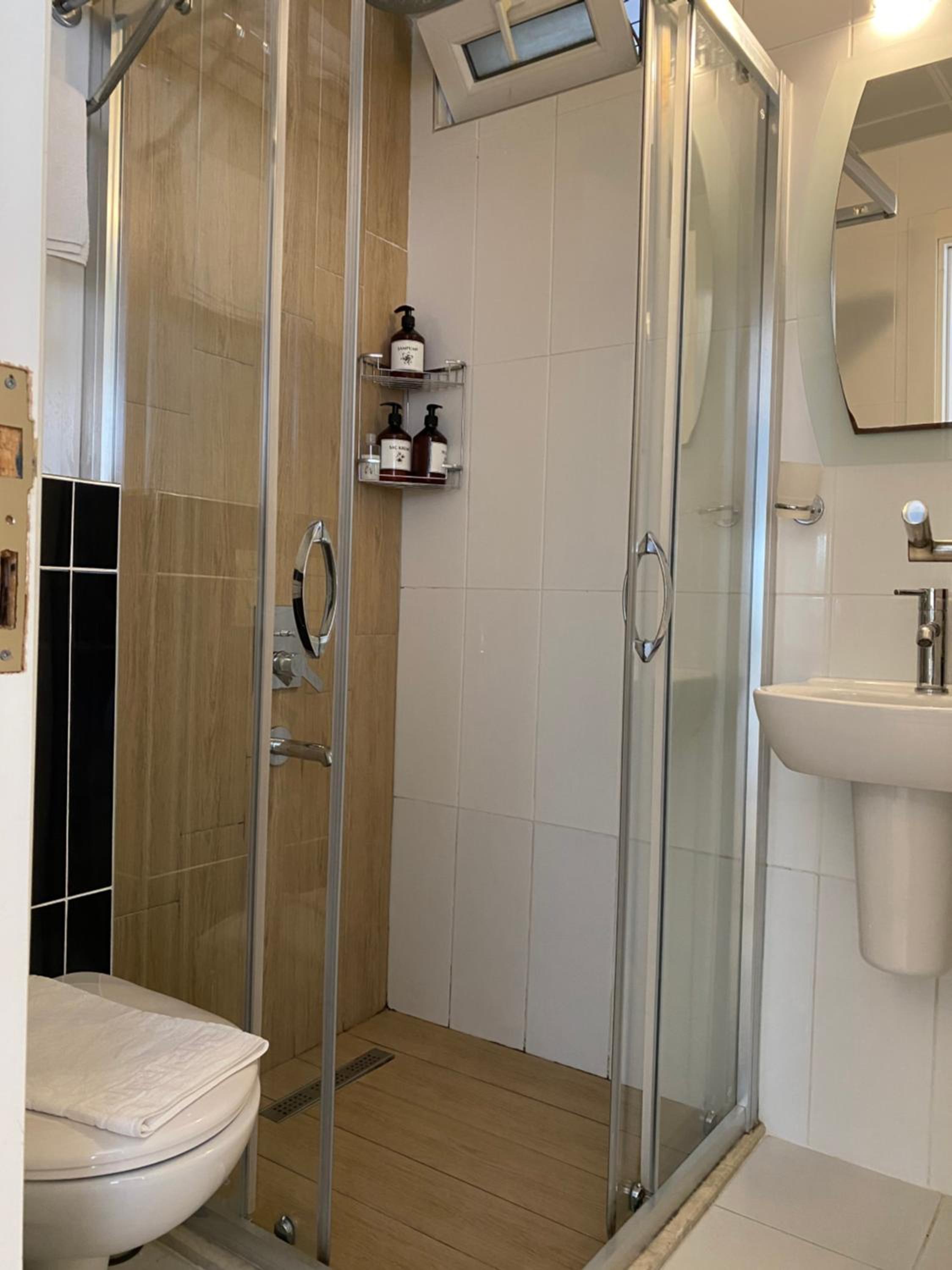 Deluxe Double or Twin Room - Photo 4