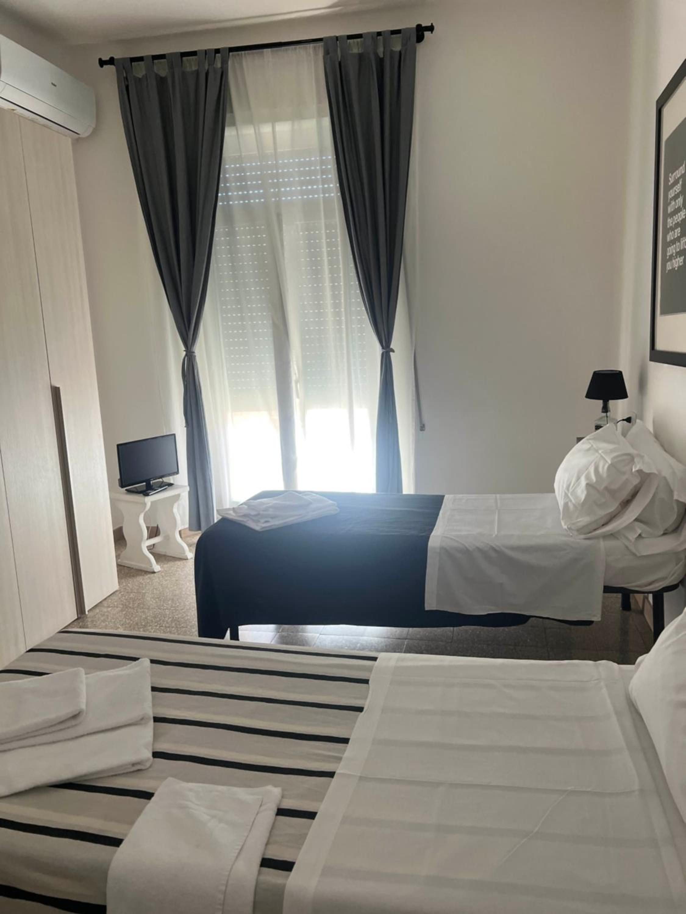 Double or Twin Room with Shared Bathroom photo 1