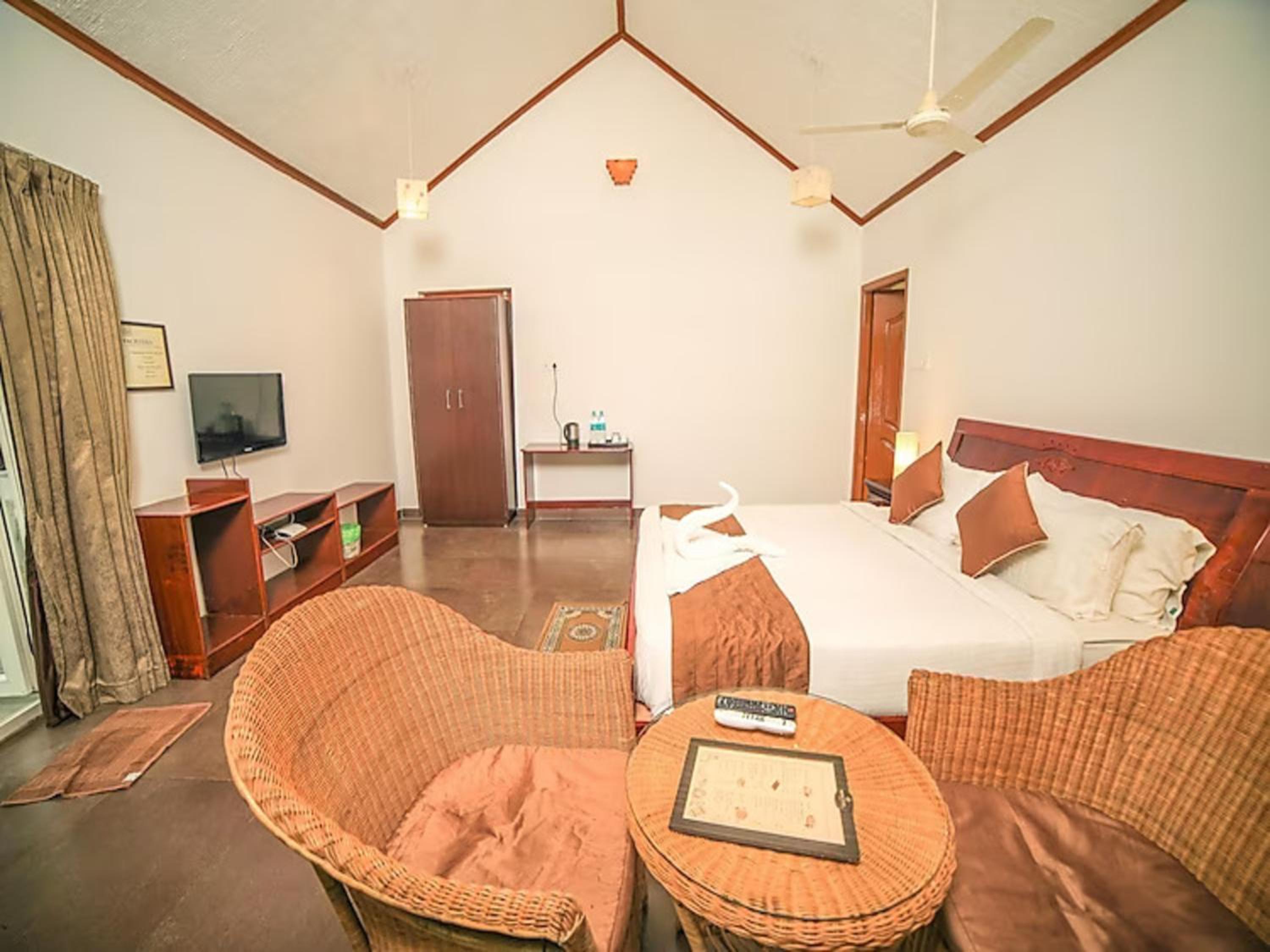 Deluxe King Room - Photo 3