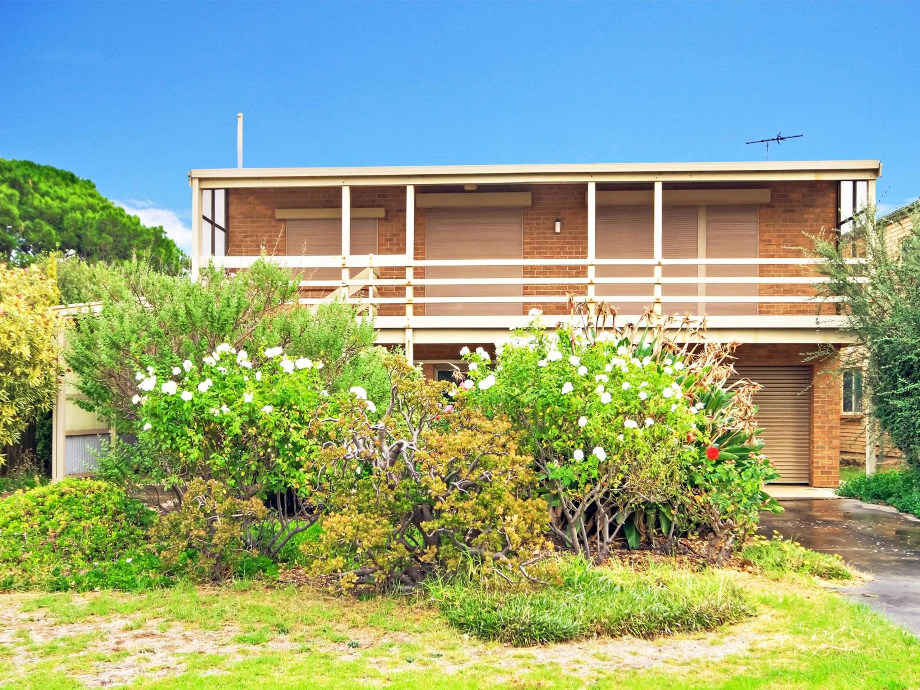 Two-Bedroom House photo 2