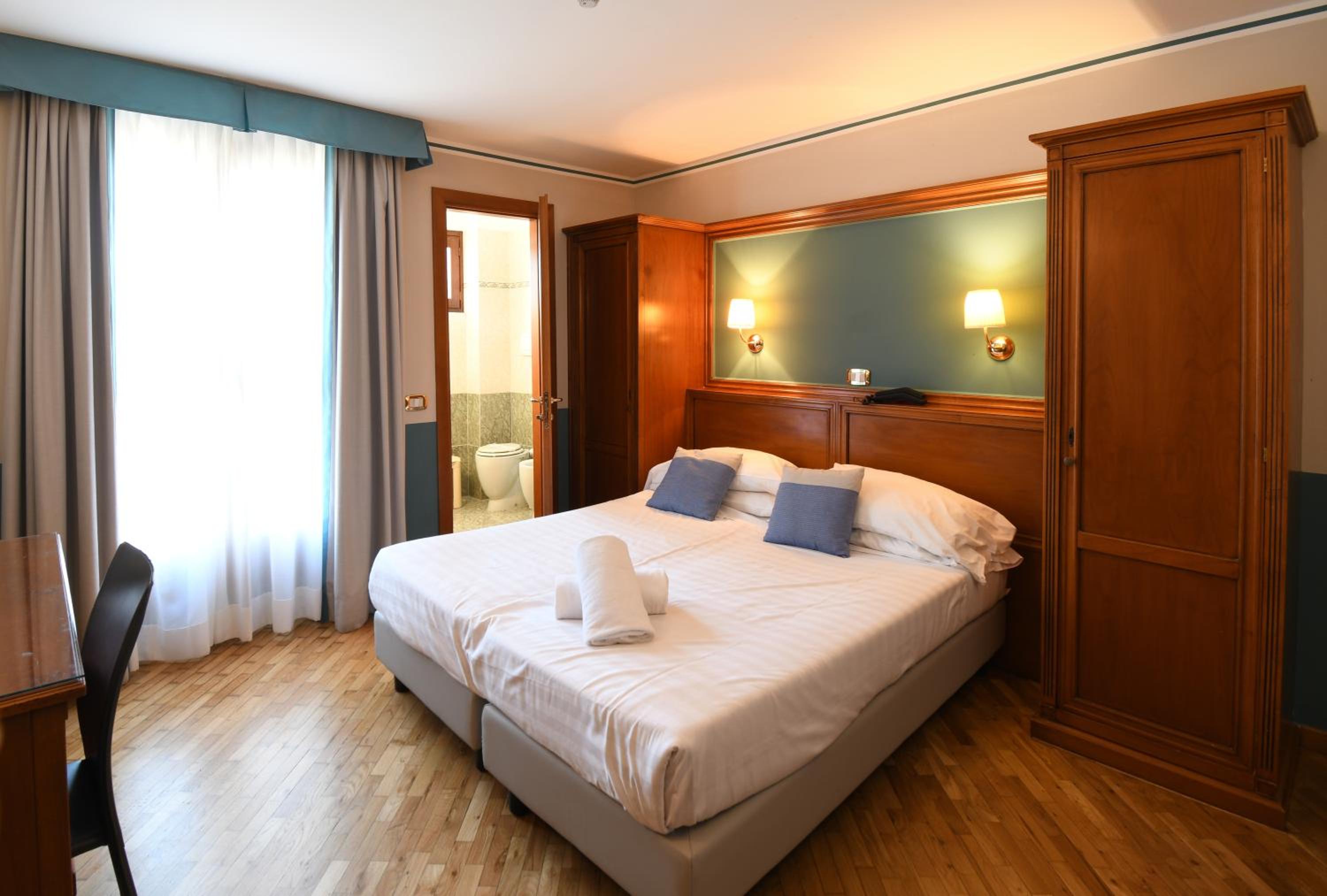 Double Room - Photo 9