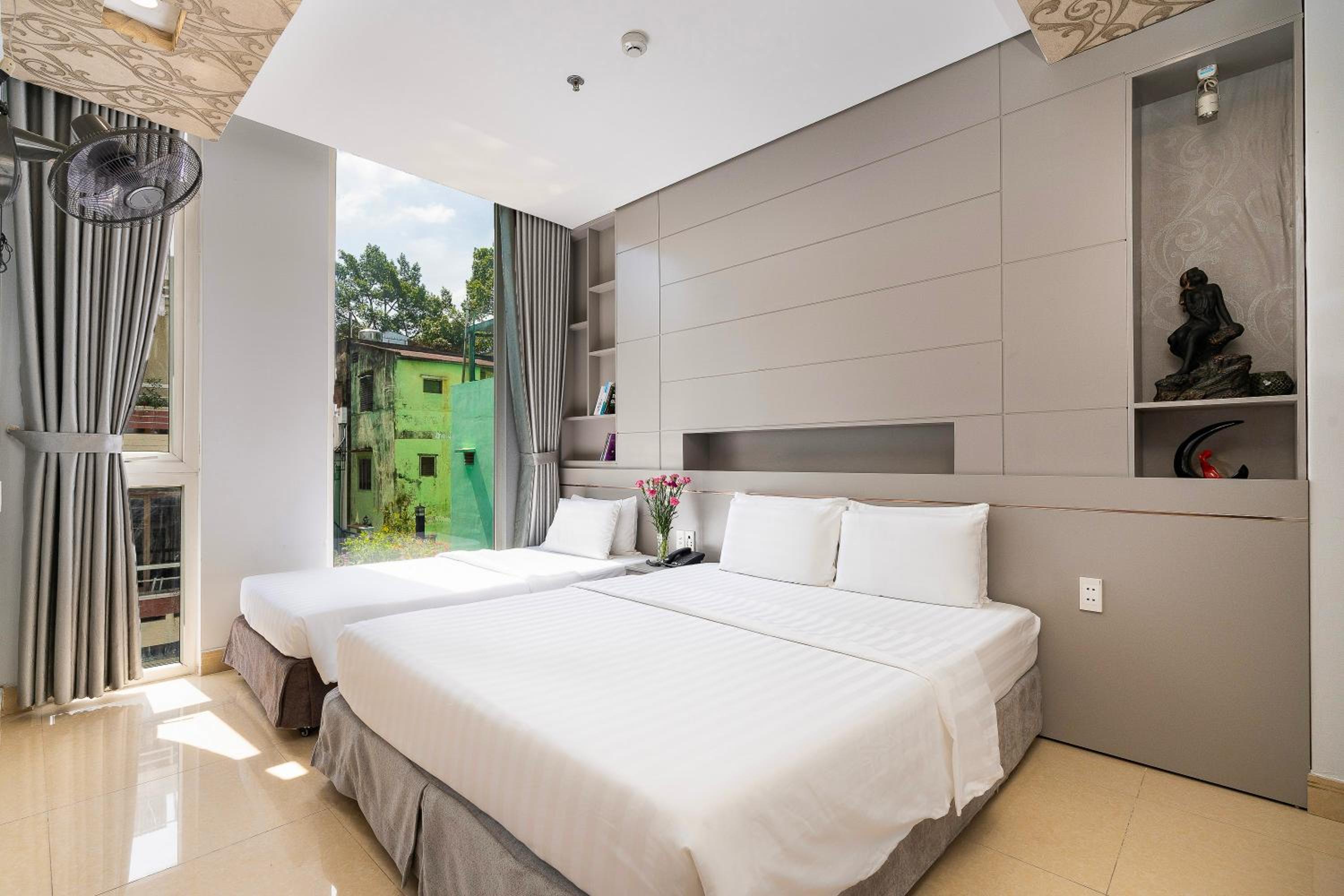Triple Room with City View
