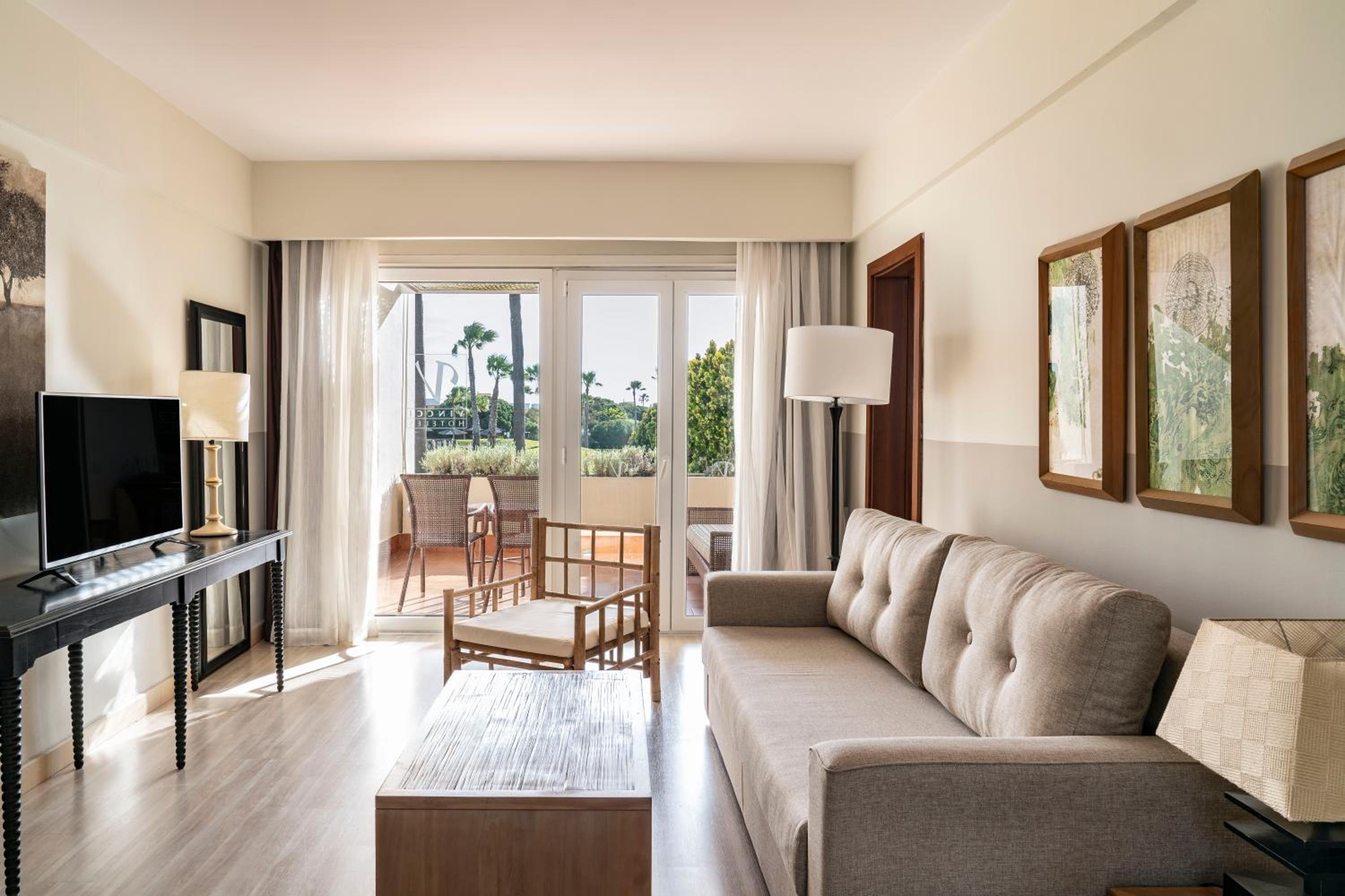 Suite (4 Adults) - Photo 3