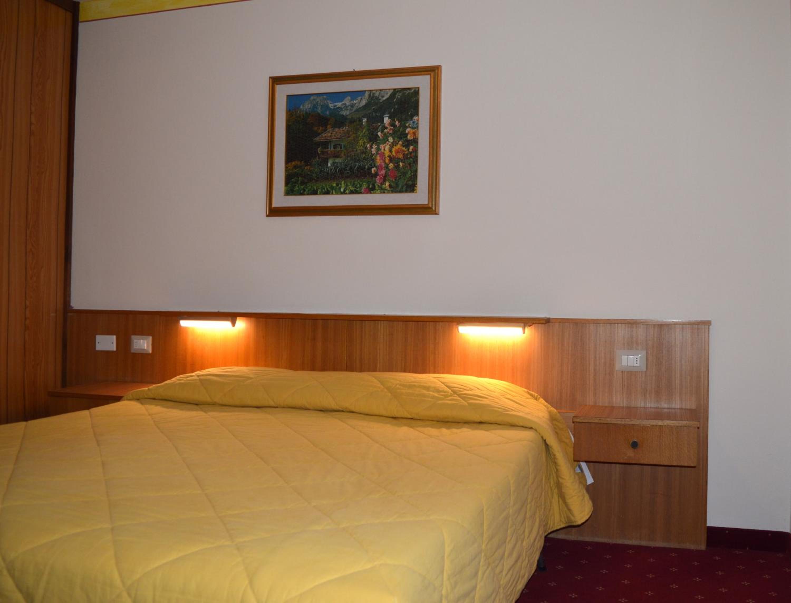 Standard Double Room photo 3