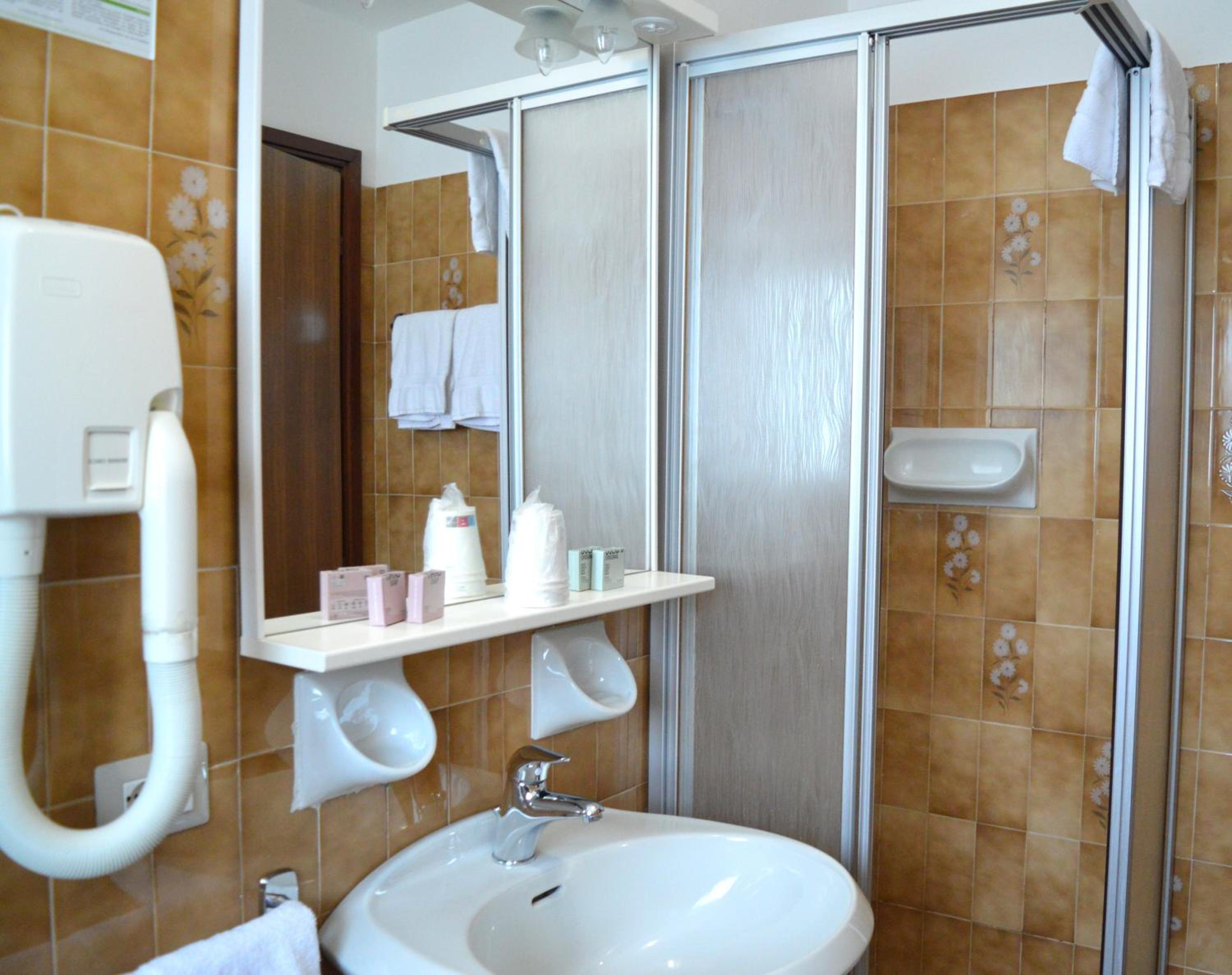 Standard Quadruple Room - Photo 3
