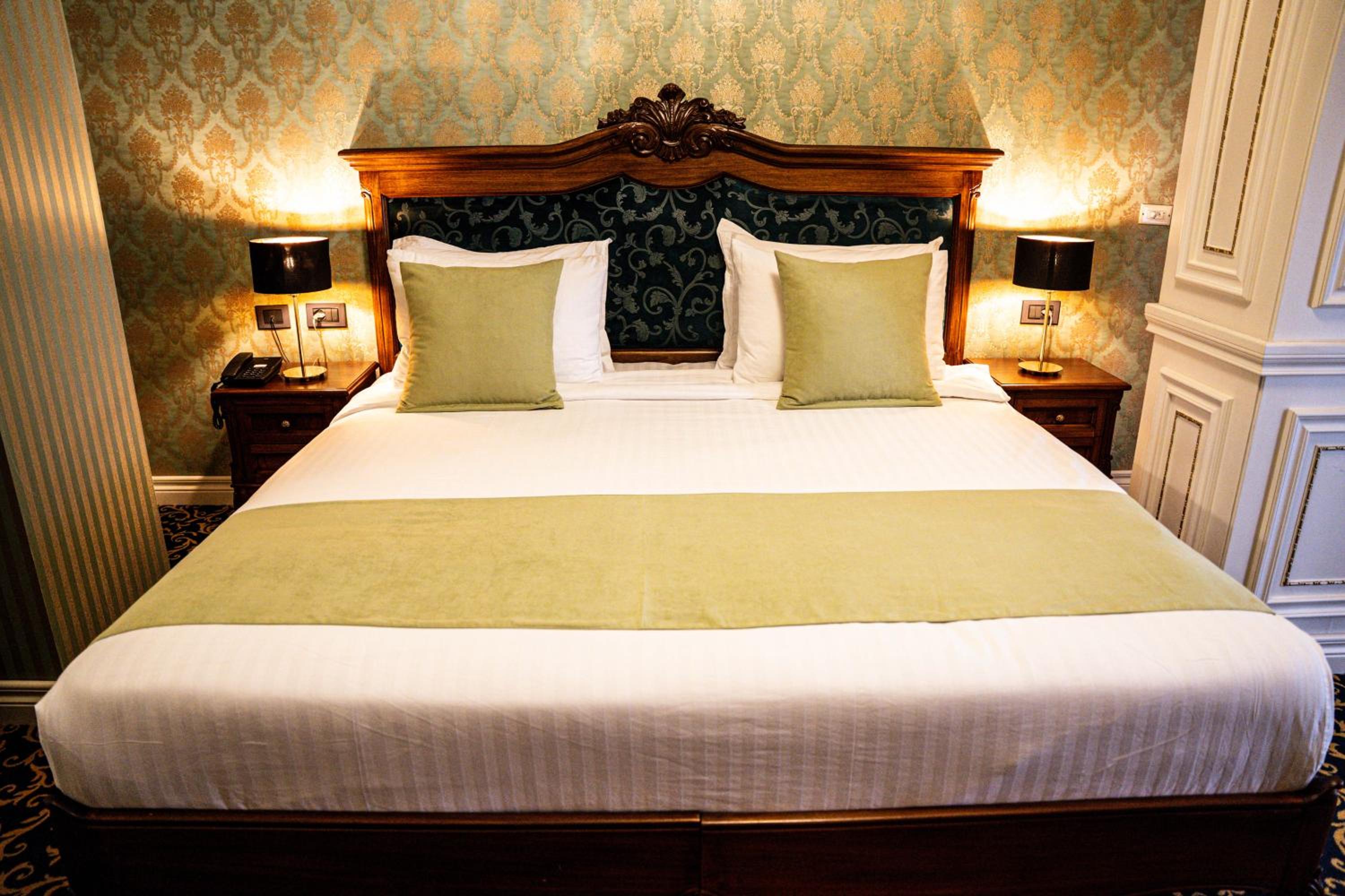 Deluxe King Room