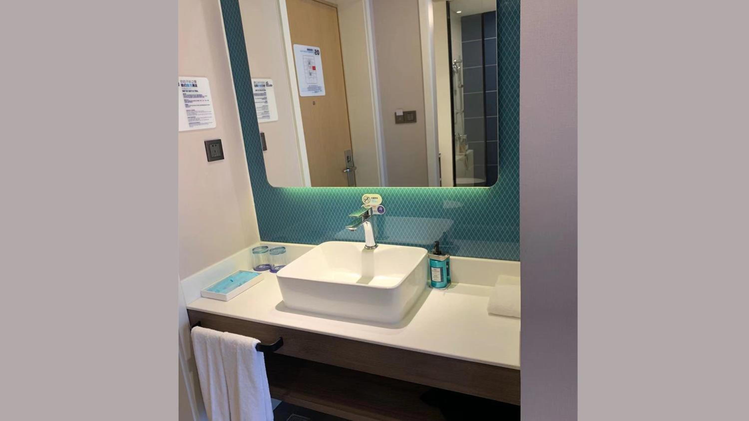 Standard Twin Room - Photo 4