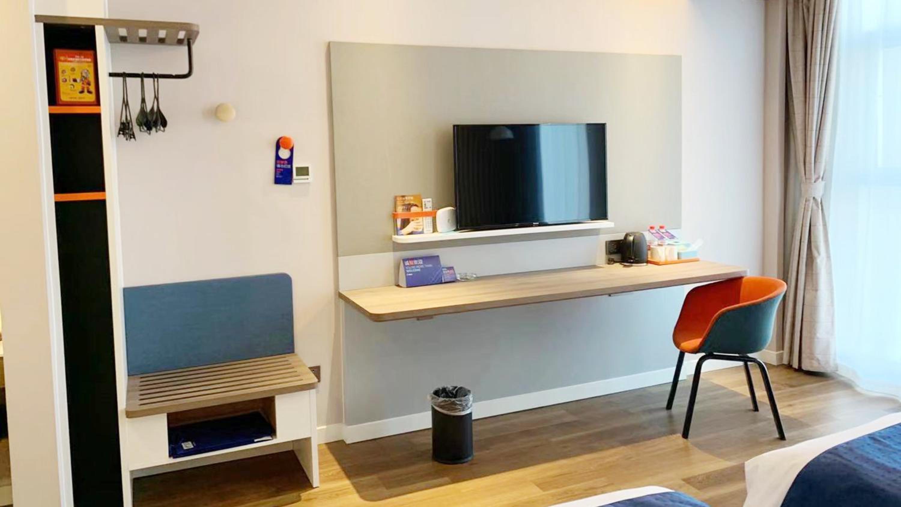 Standard Twin Room - Photo 1