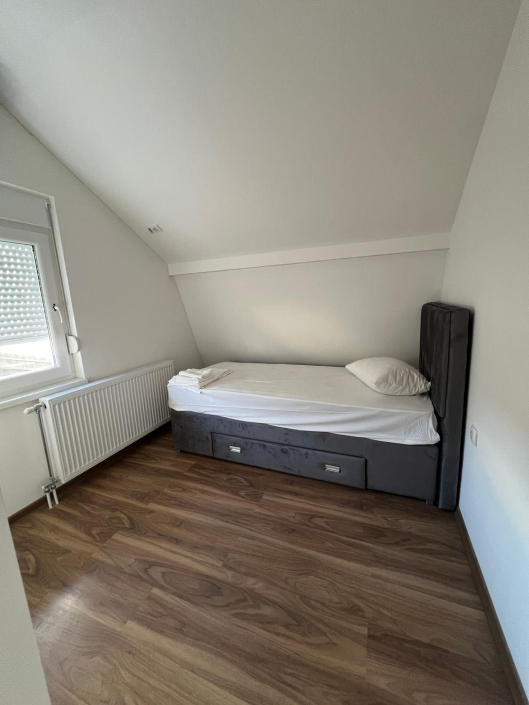 Single Room photo 3