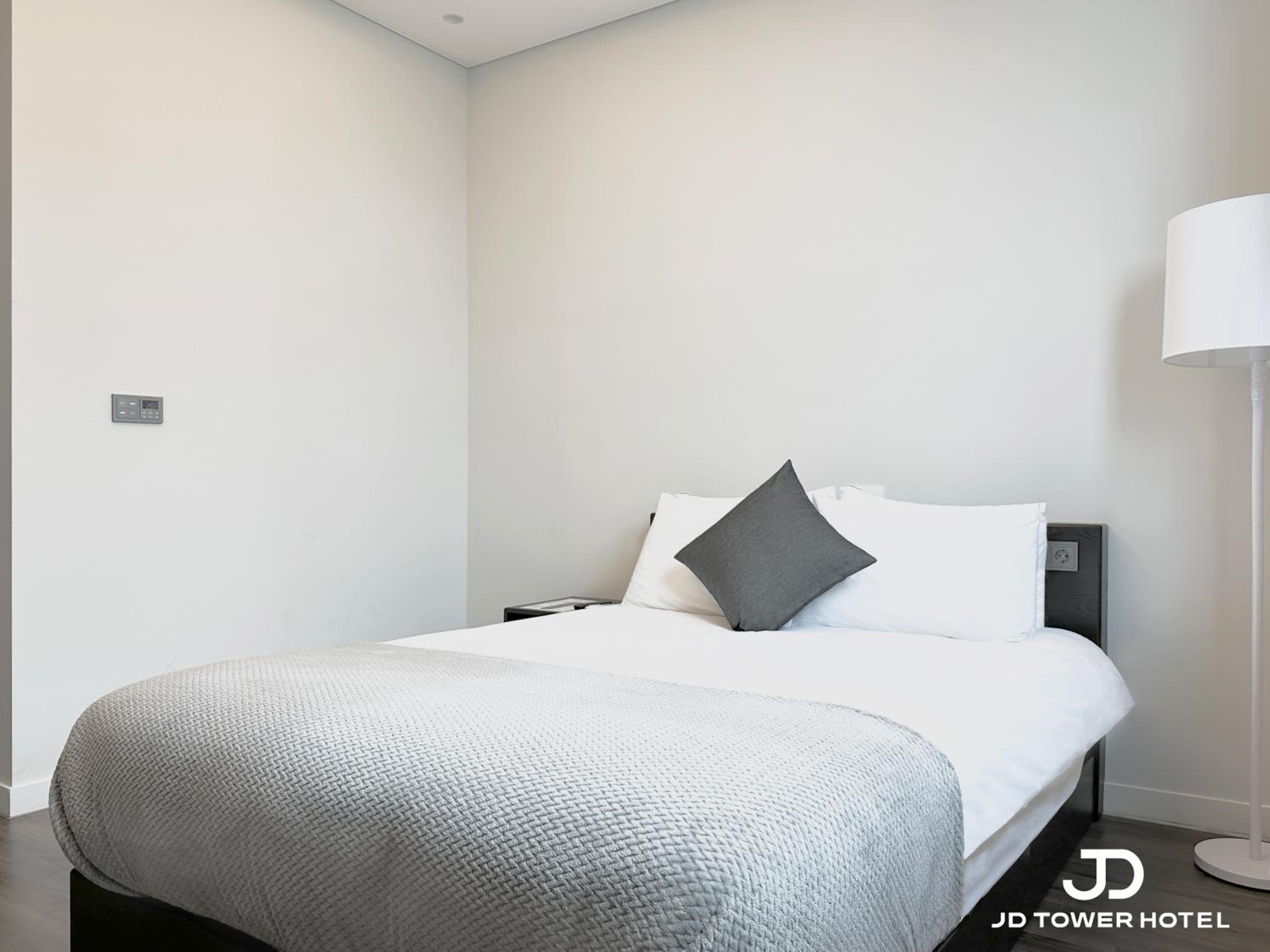 Deluxe Double Room - Photo 17