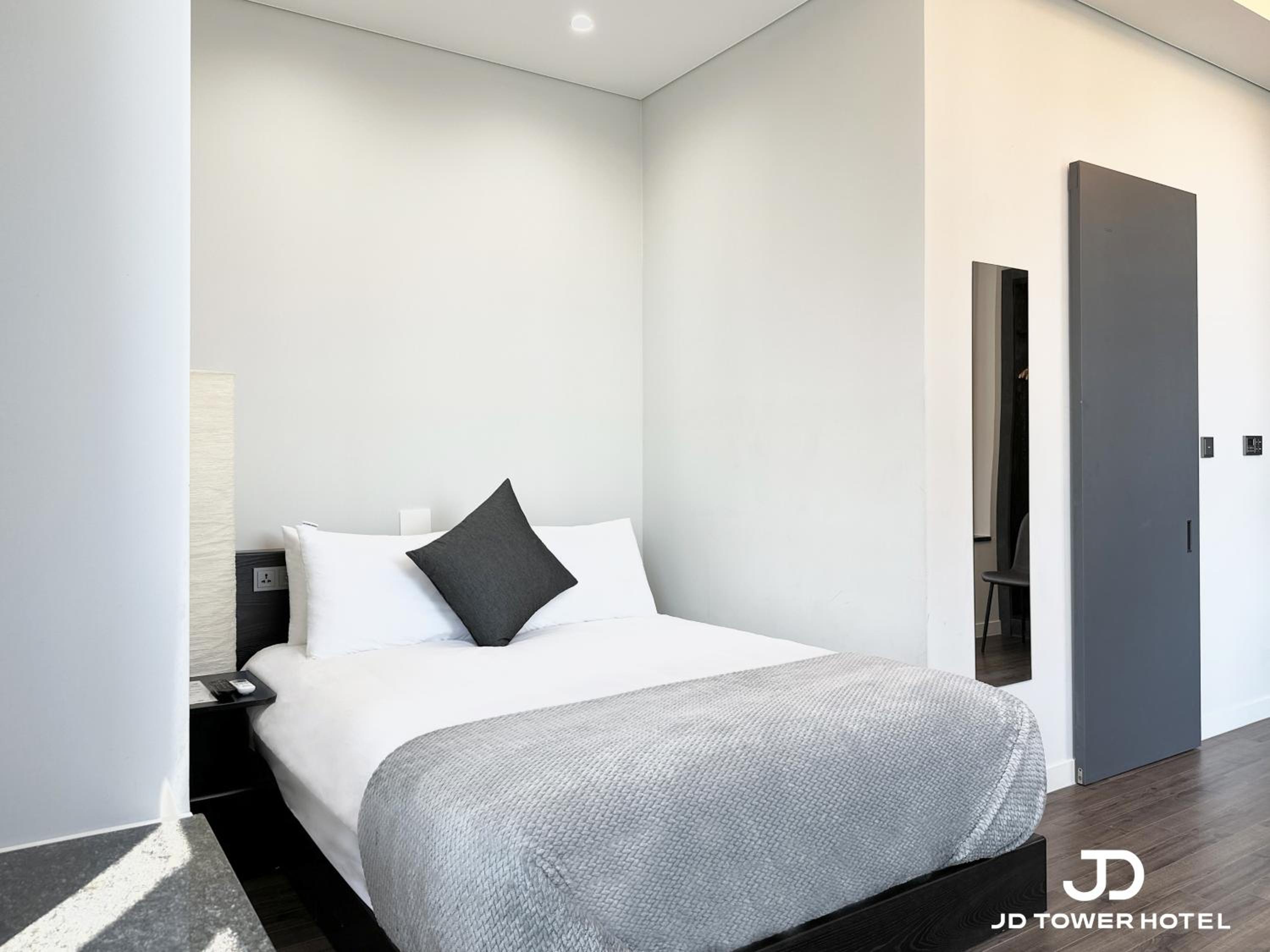 Large Double Room - Photo 6