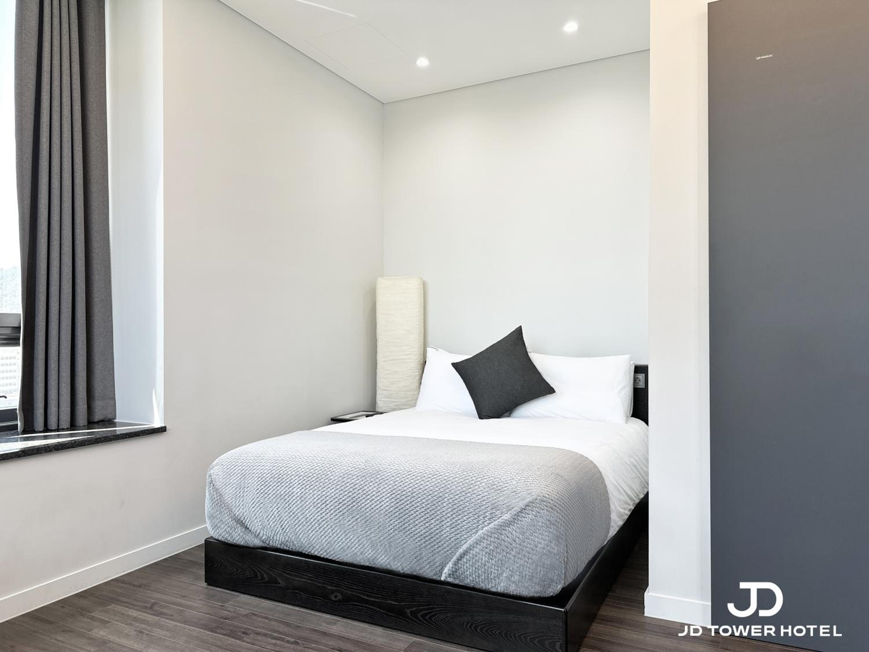 Large Double Room - Photo 7