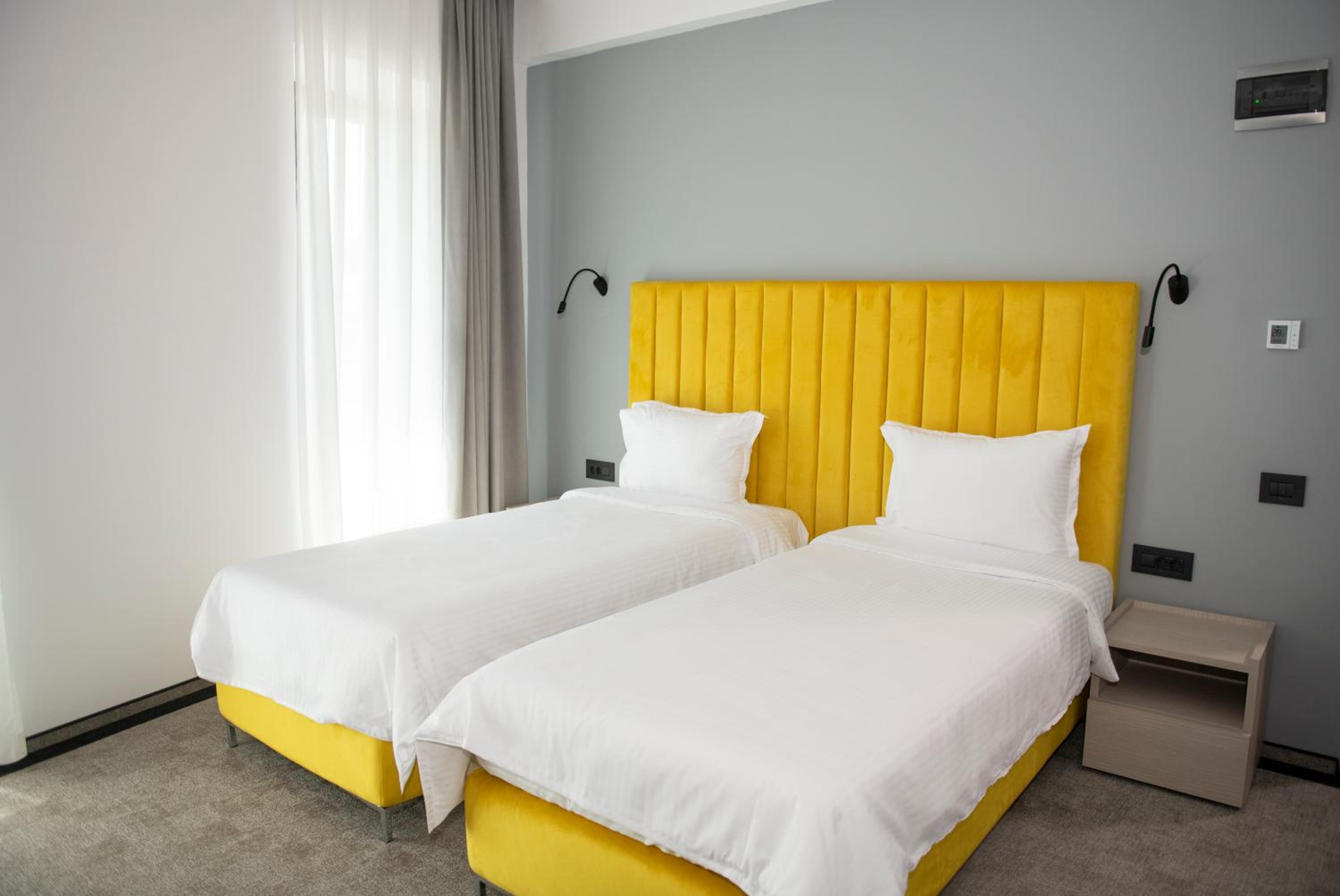 Standard Queen Room