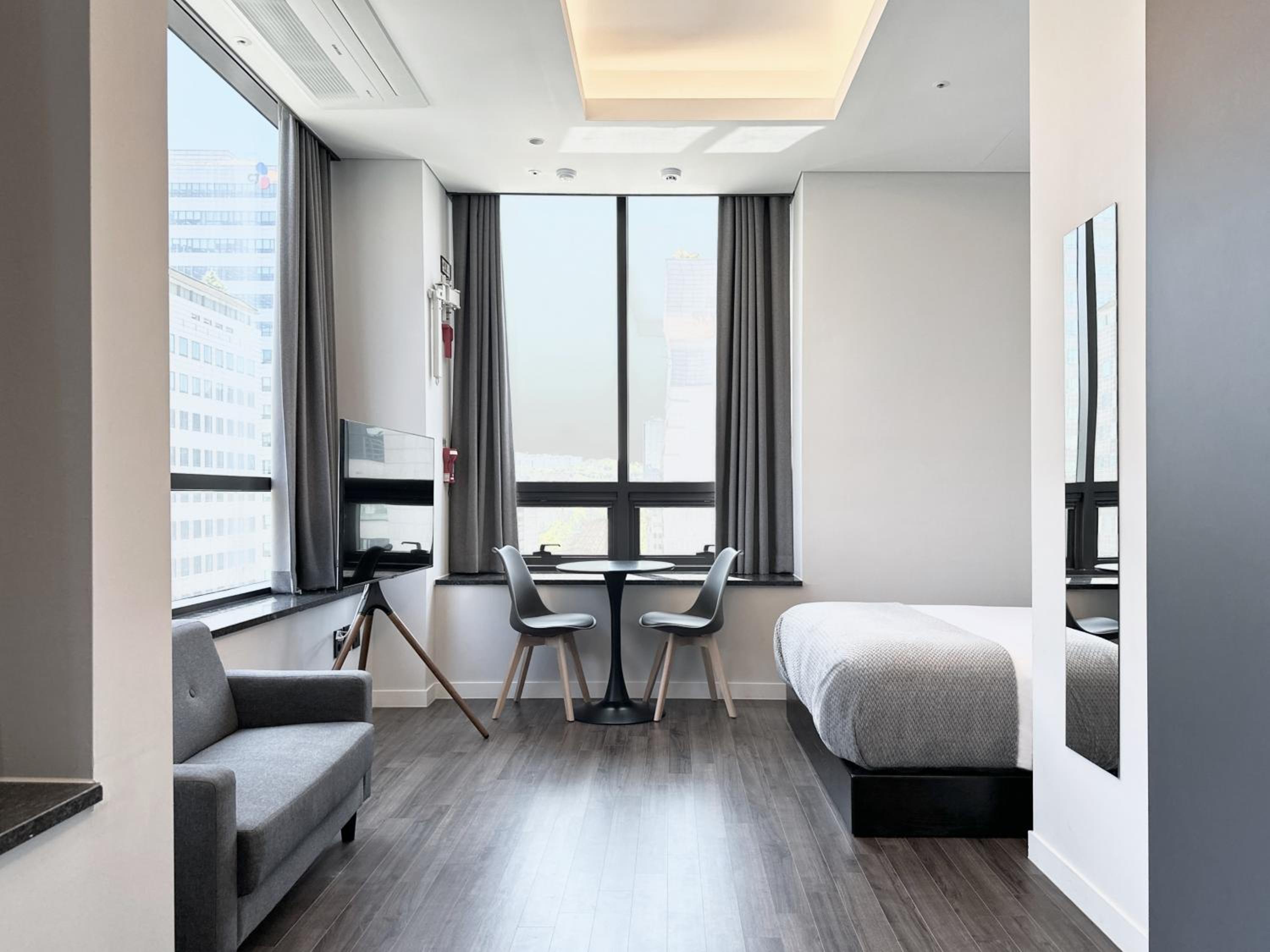 Large Double Room - Photo 1