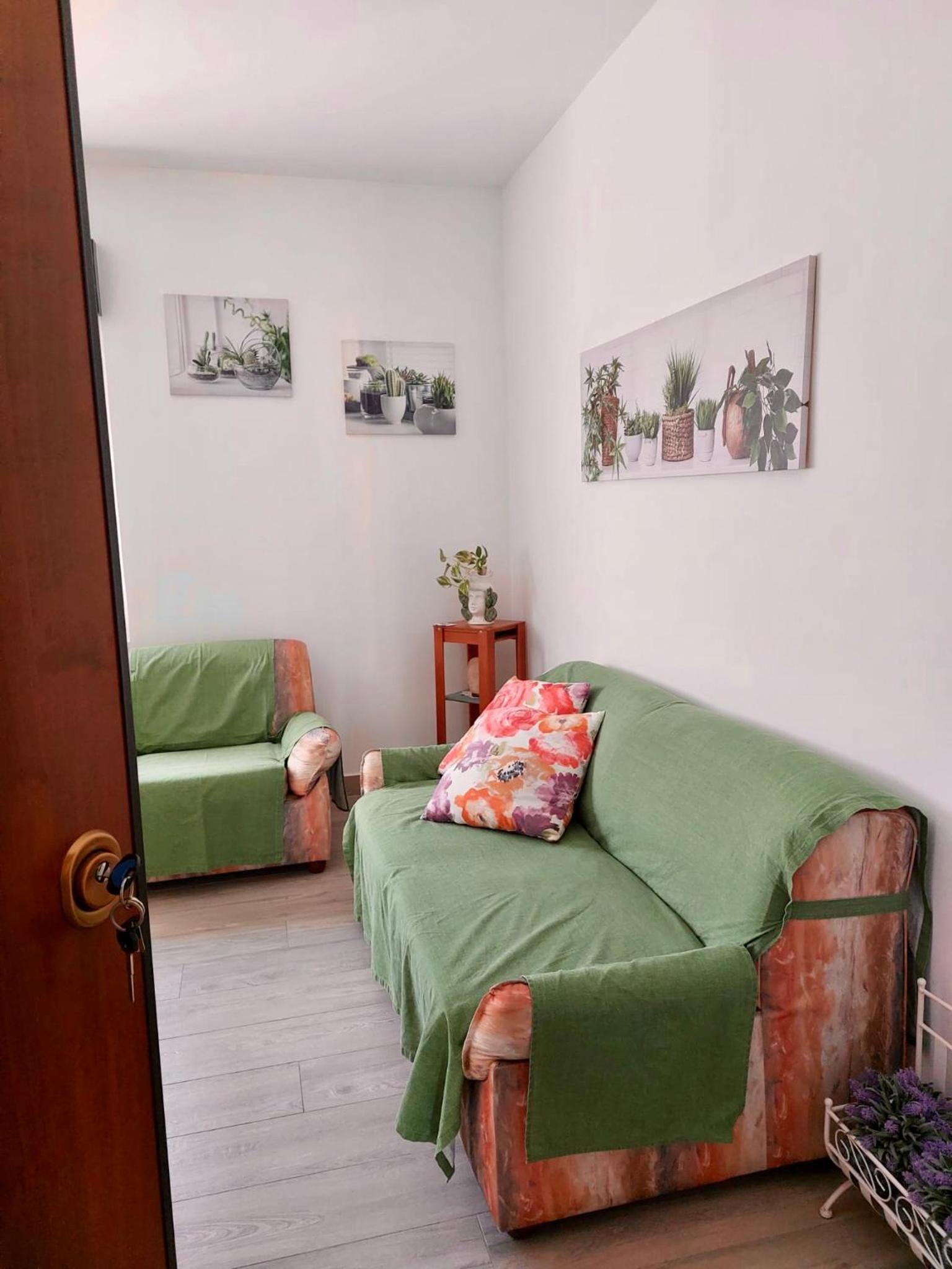 Apartment With Garden View
