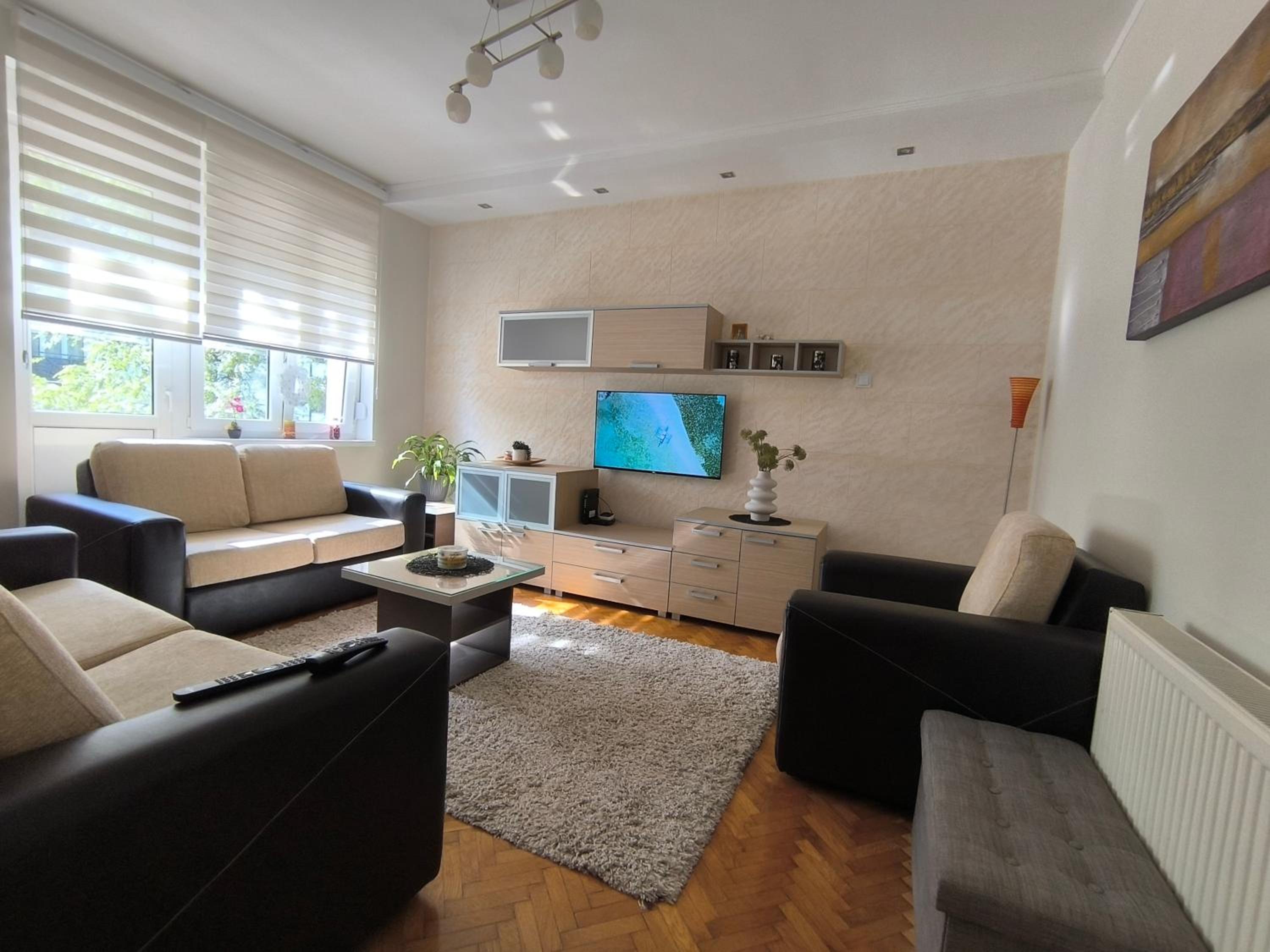 One-Bedroom Apartment photo 1