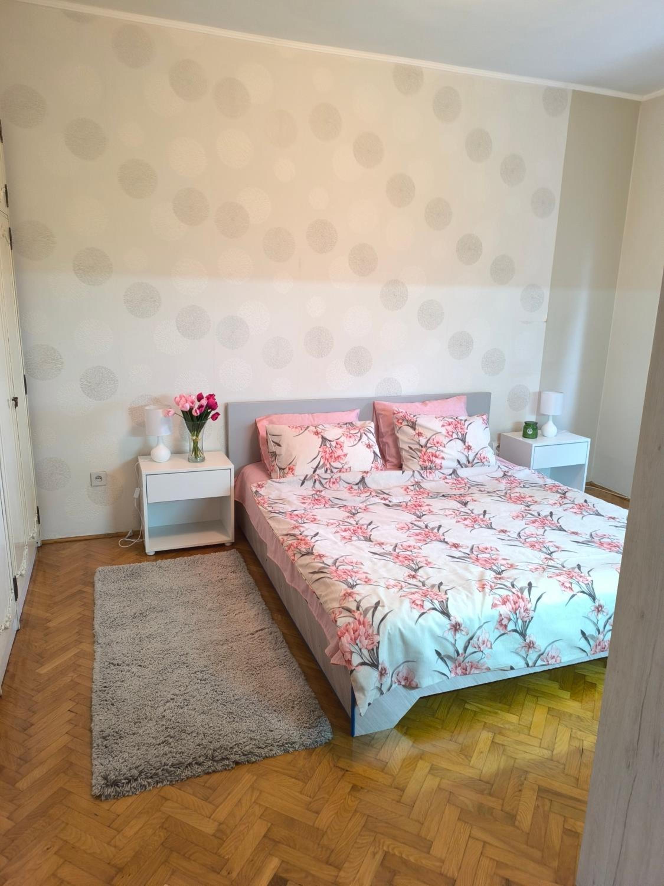 One-Bedroom Apartment photo 2