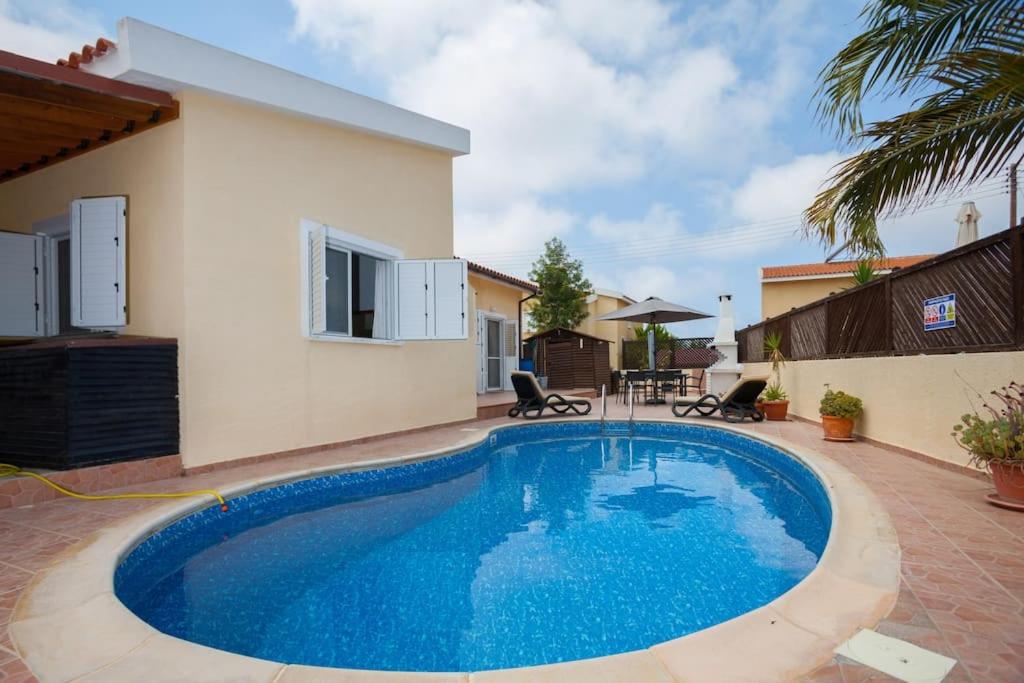 Three-Bedroom Villa photo 2