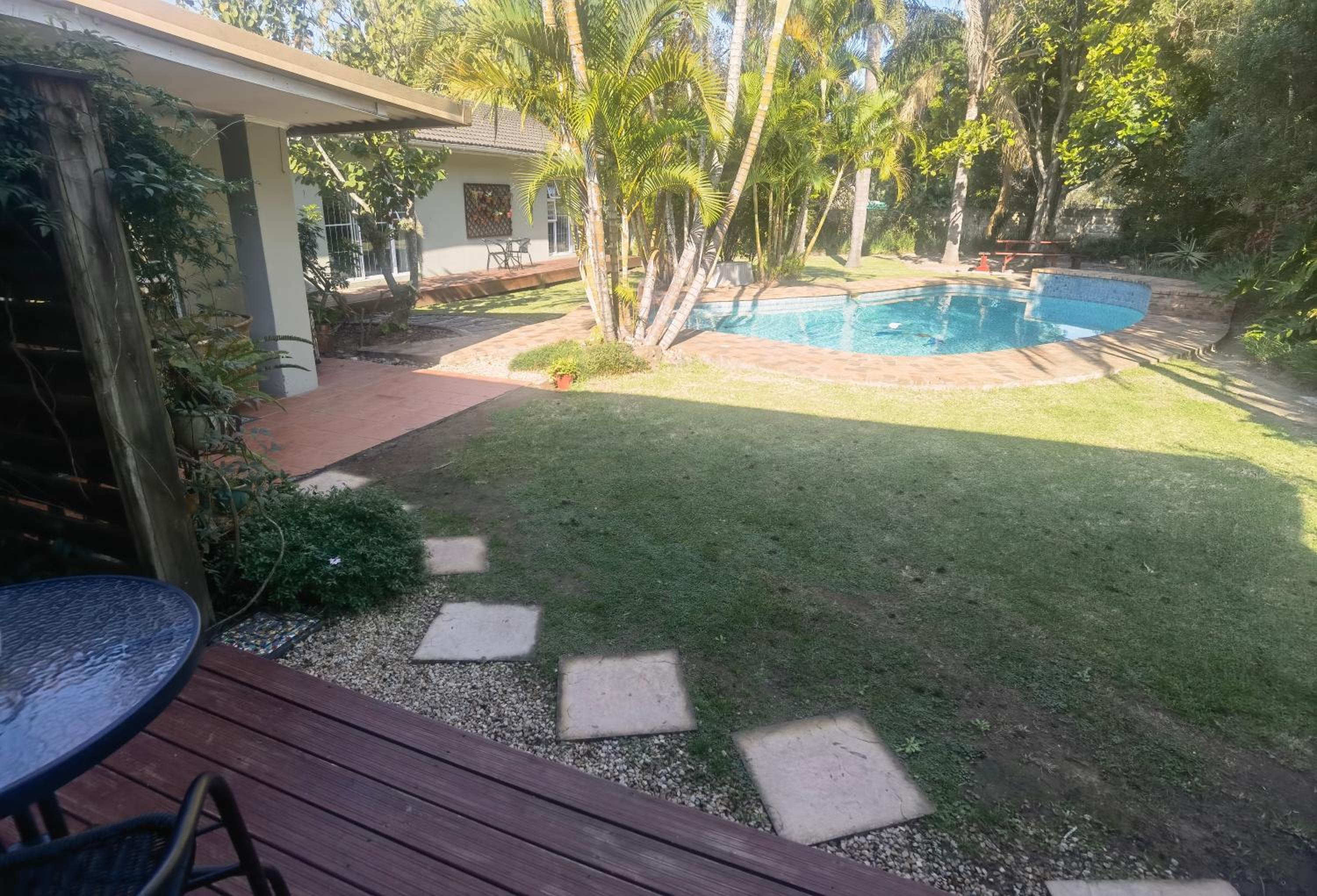 Twin Room with Pool View - Photo 6