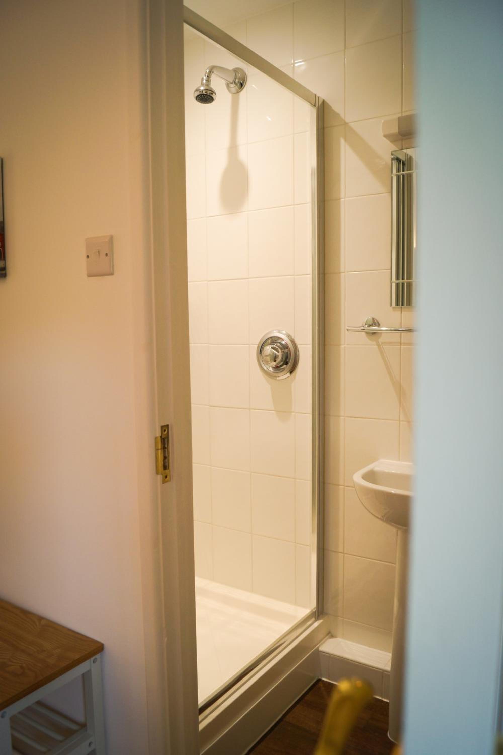 Budget Double Room - Photo 7