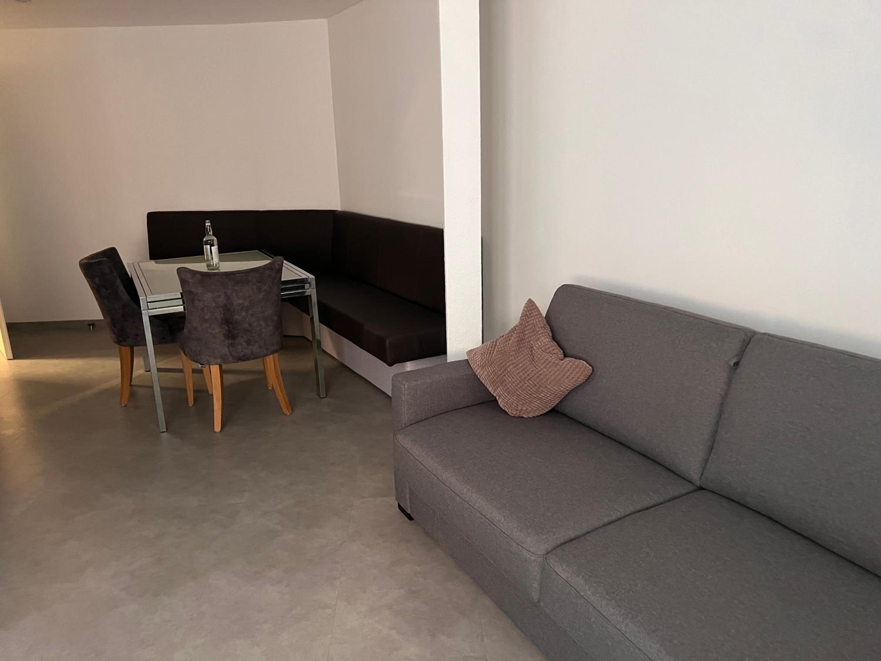 One-Bedroom Apartment photo 2