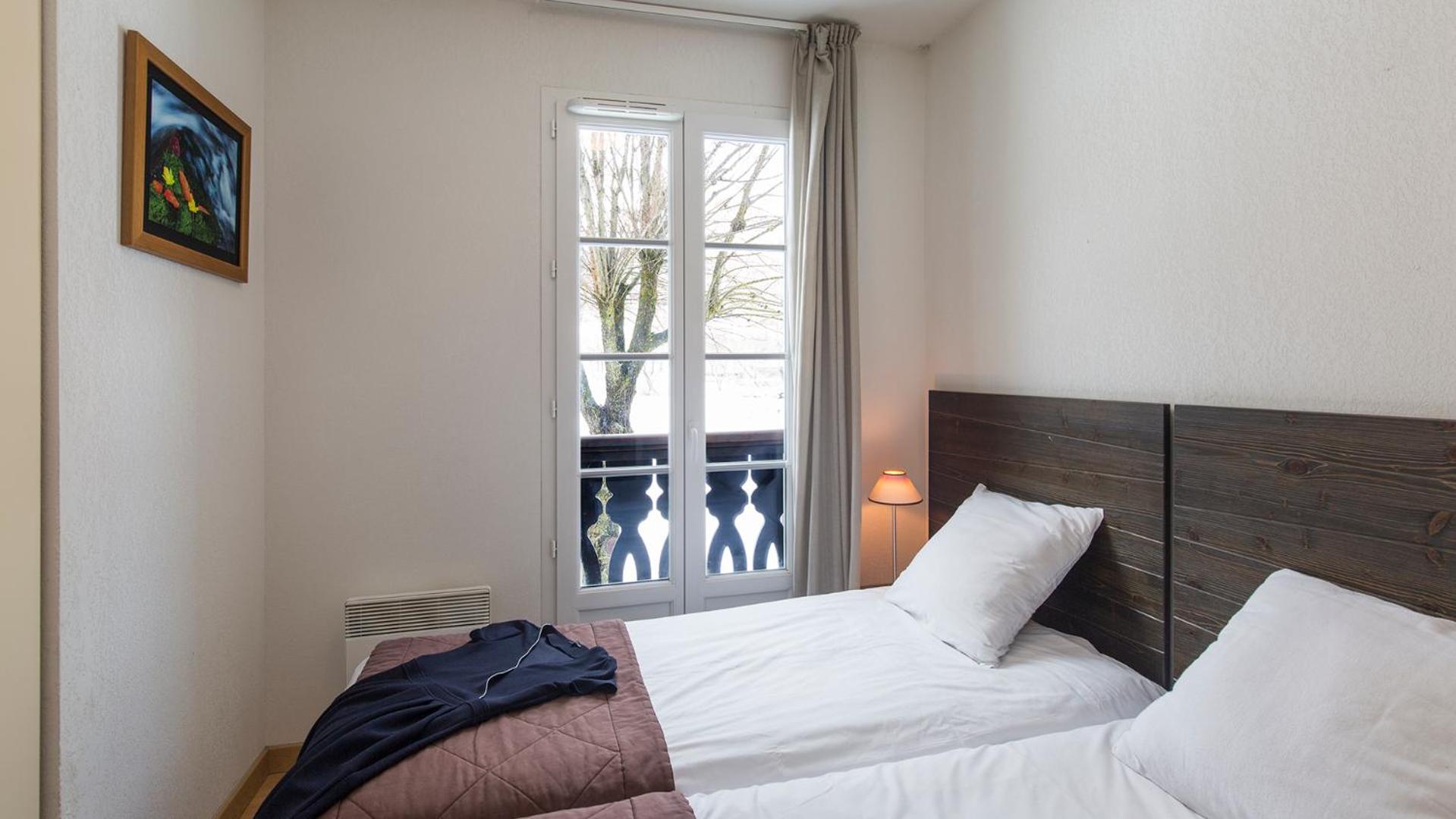 Two-Bedroom Apartment (6 Adults) - Photo 2