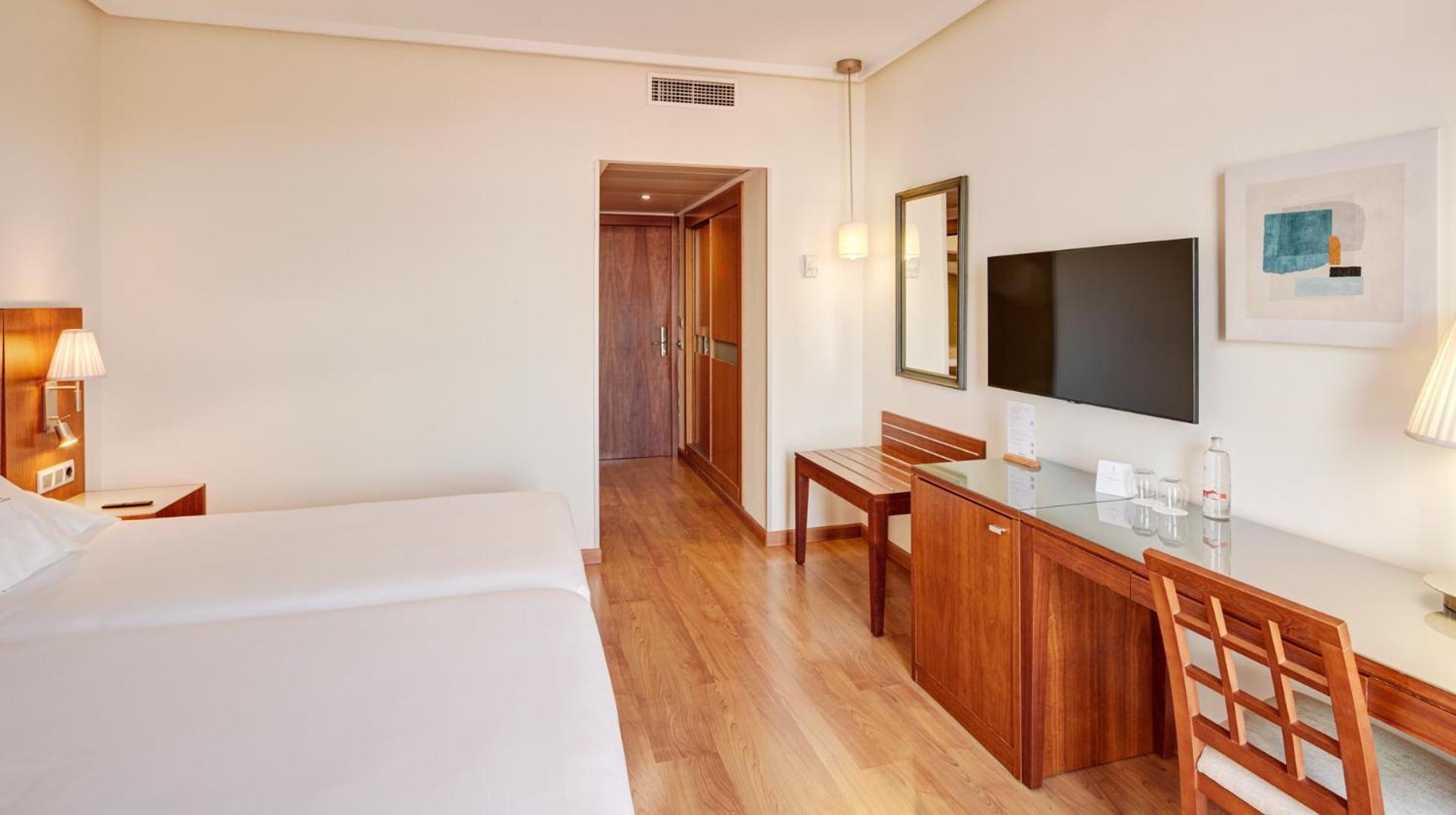 Twin Room - Photo 3