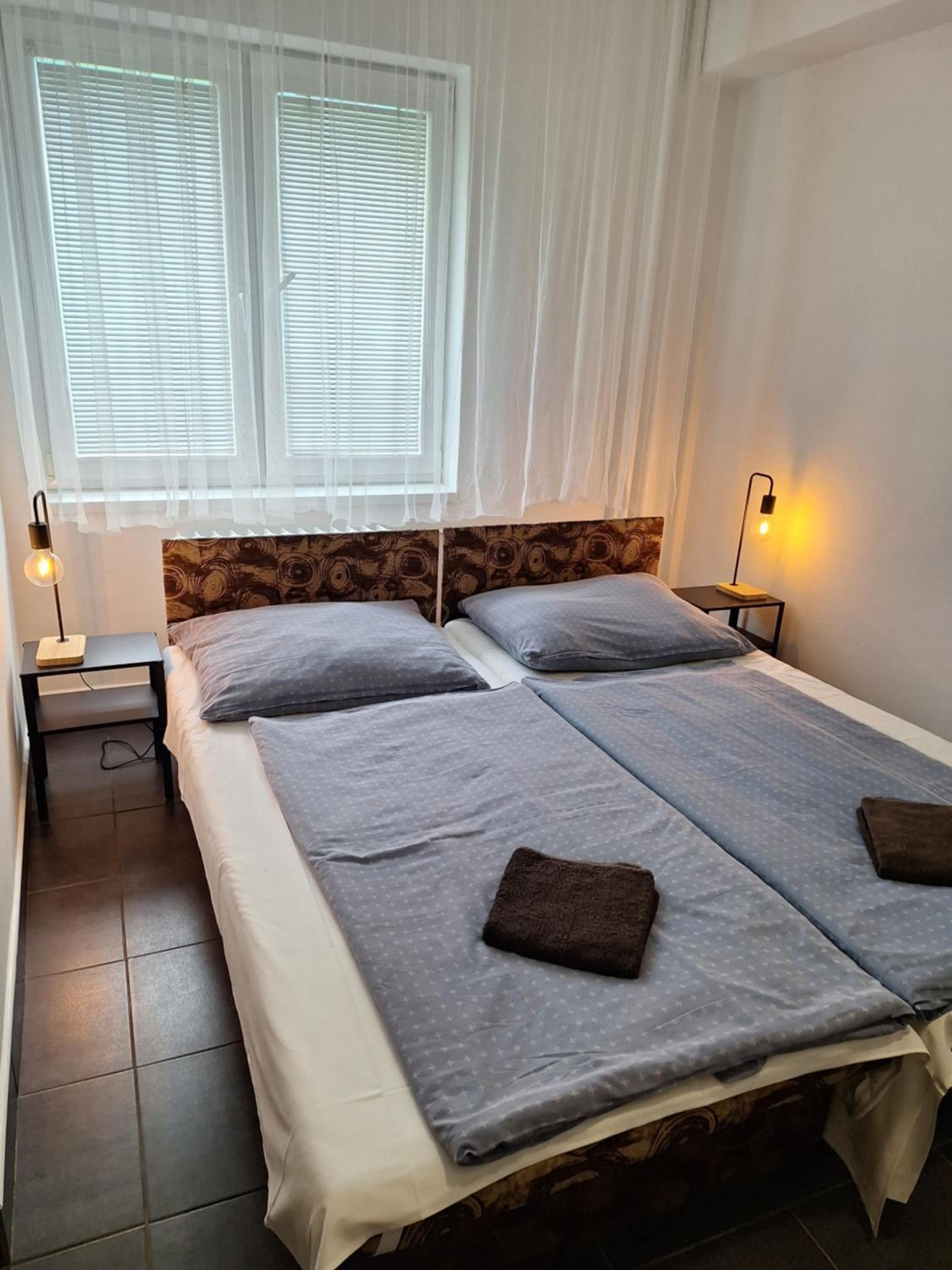 Double Room with Private Bathroom - Photo 11