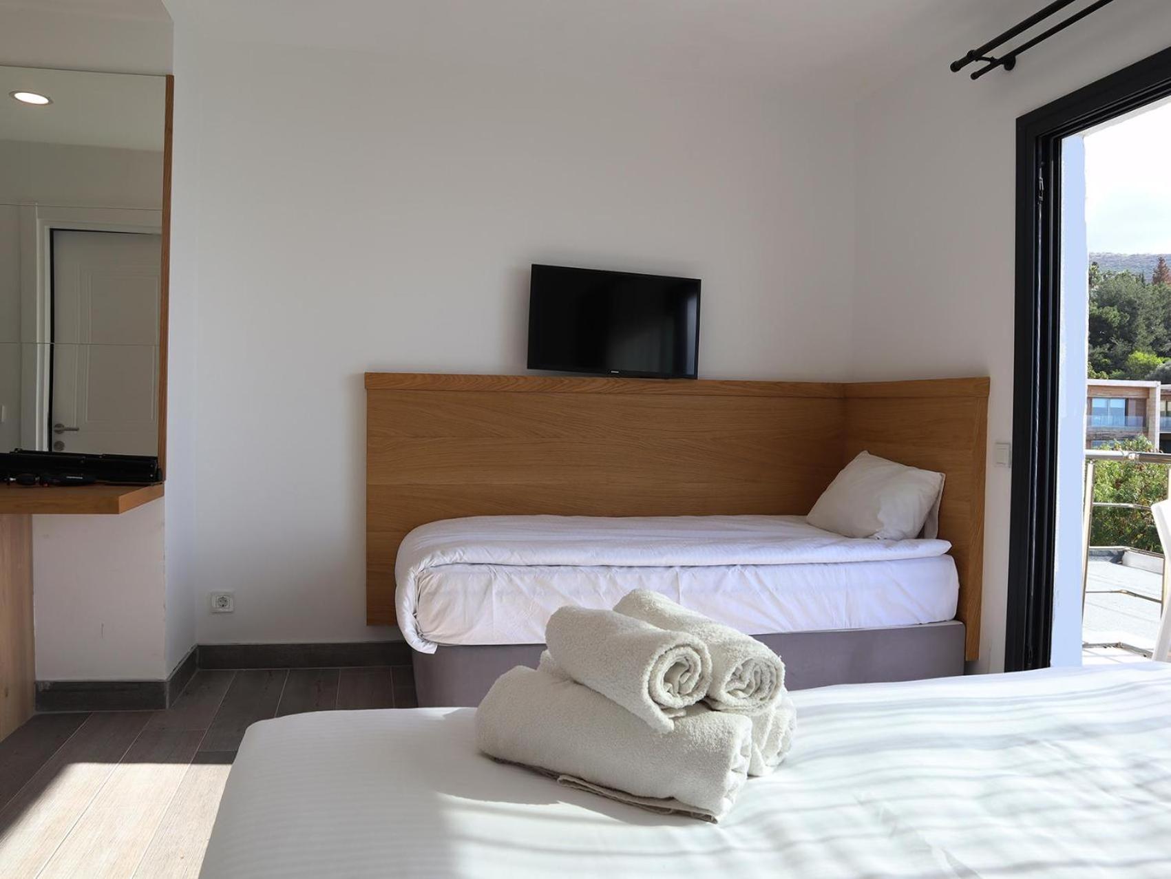 Deluxe Double Room (2 Adults + 1 Child)