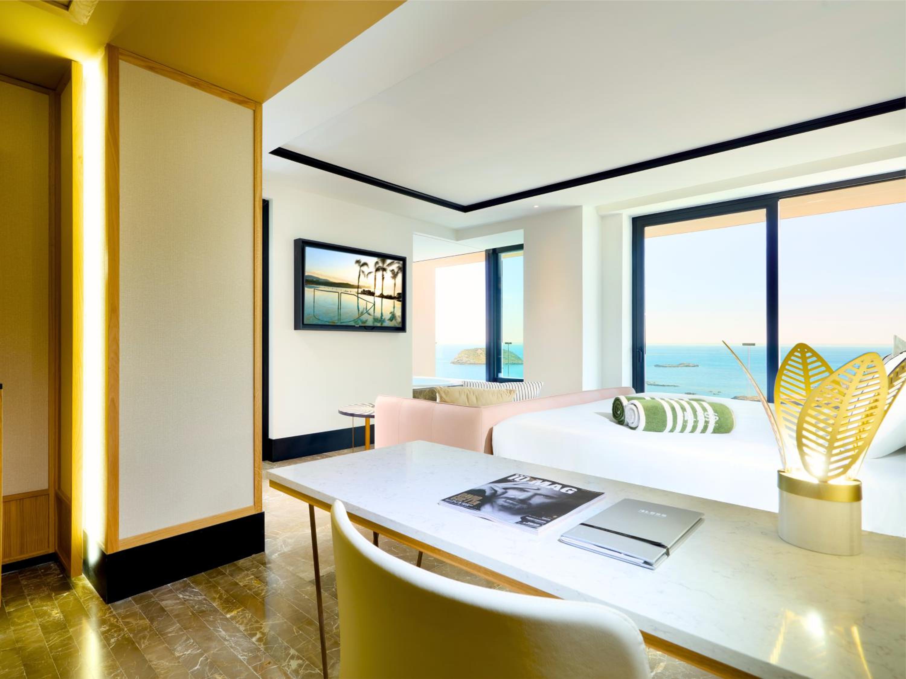 Studio Suite with Sea View photo 2