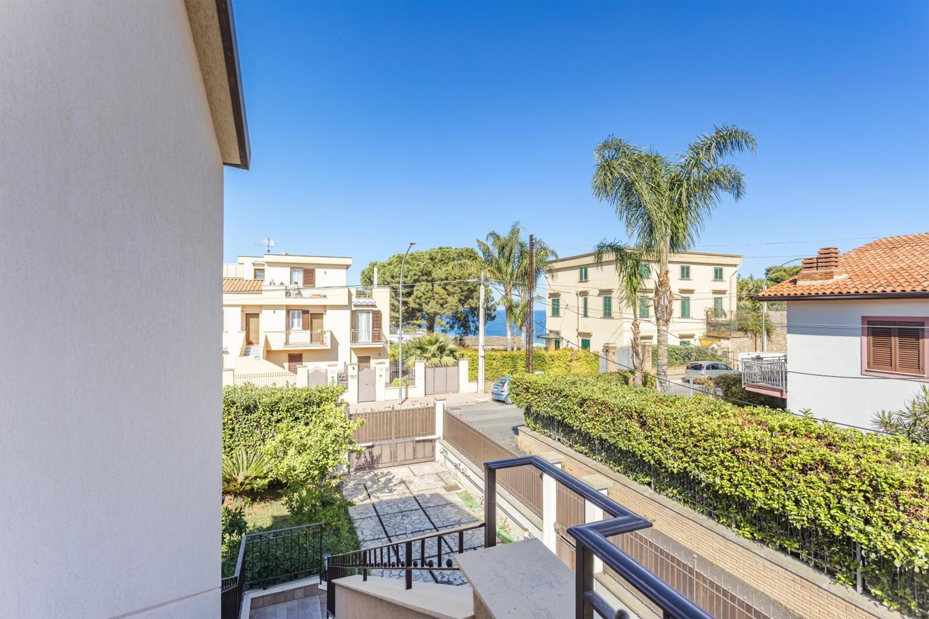 Two-Bedroom Deluxe Apartment with Ocean View photo 2
