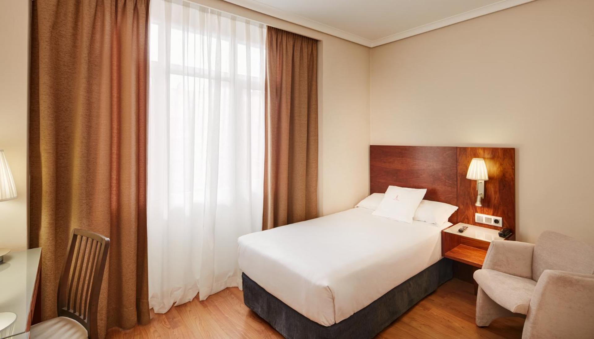 Single Room - Photo 1