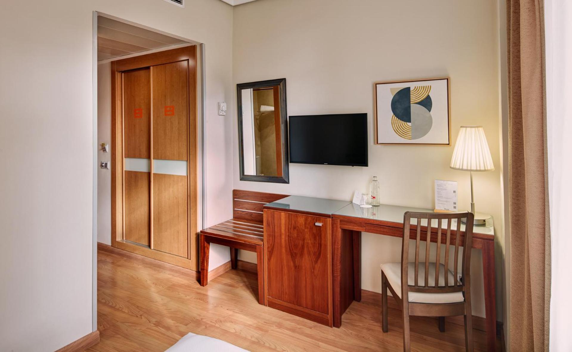 Single Room - Photo 2