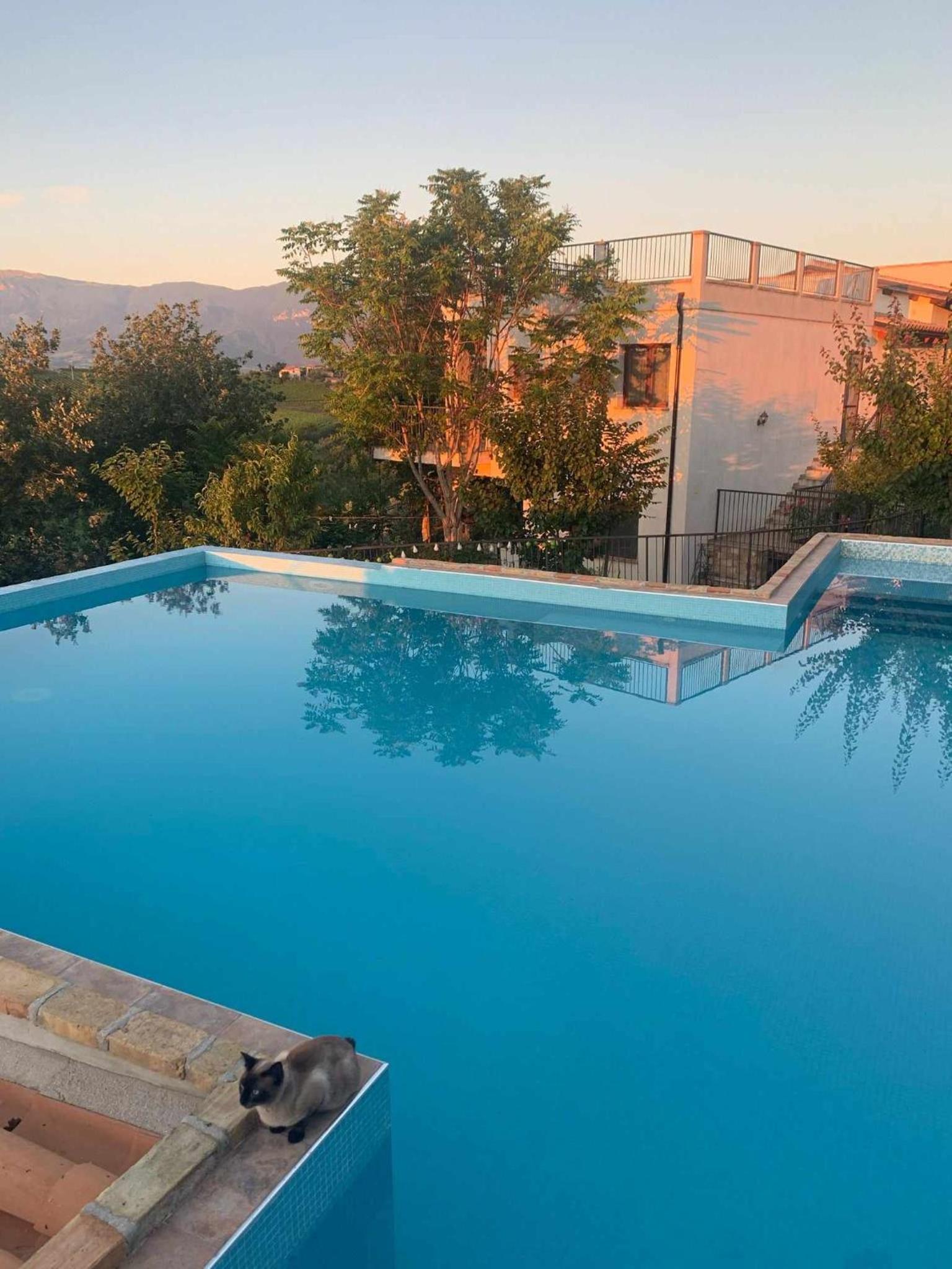 Three-Bedroom Apartment with Mountain View photo 2
