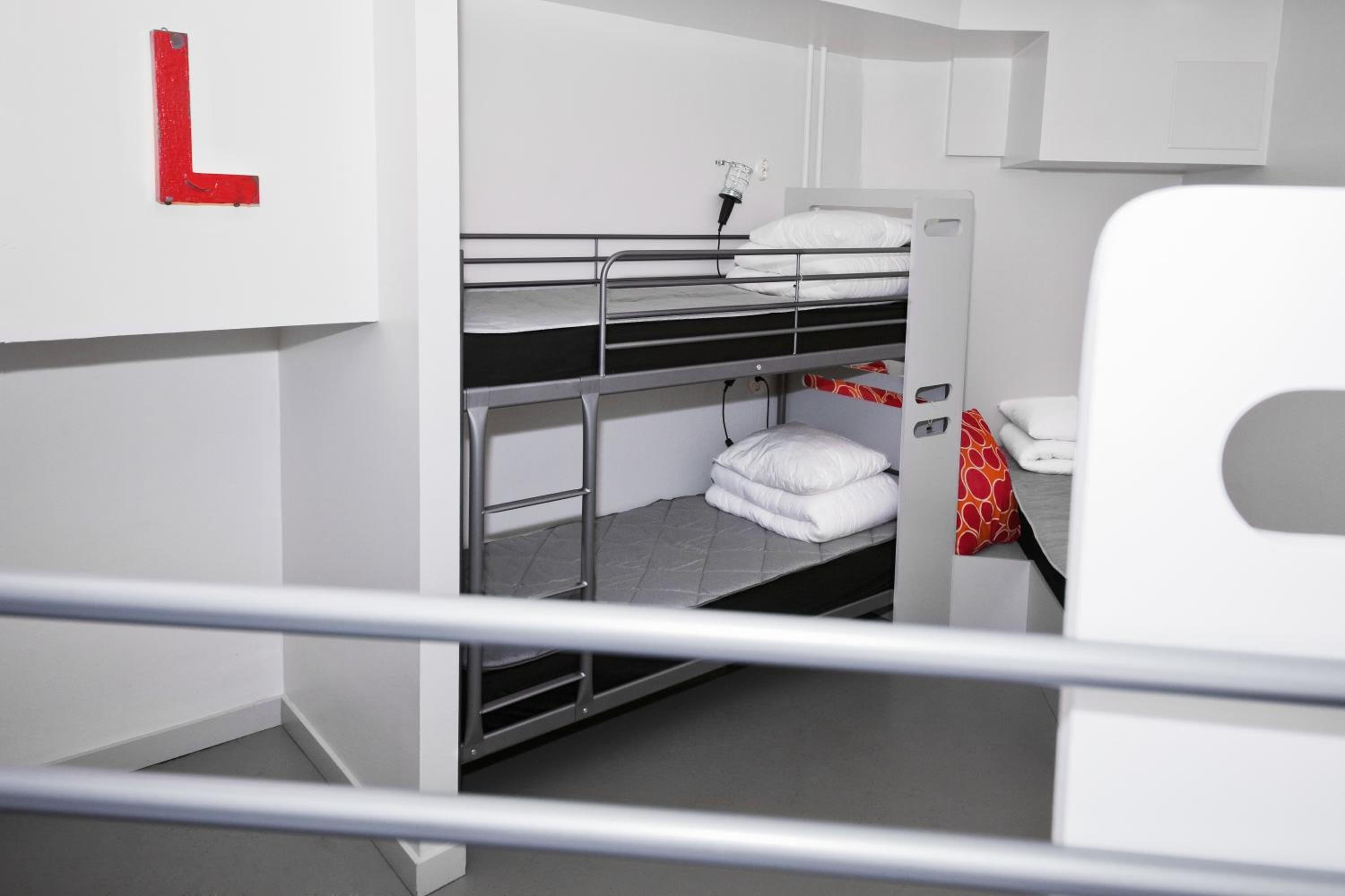Bed in 7-Bed Mixed Dormitory Room