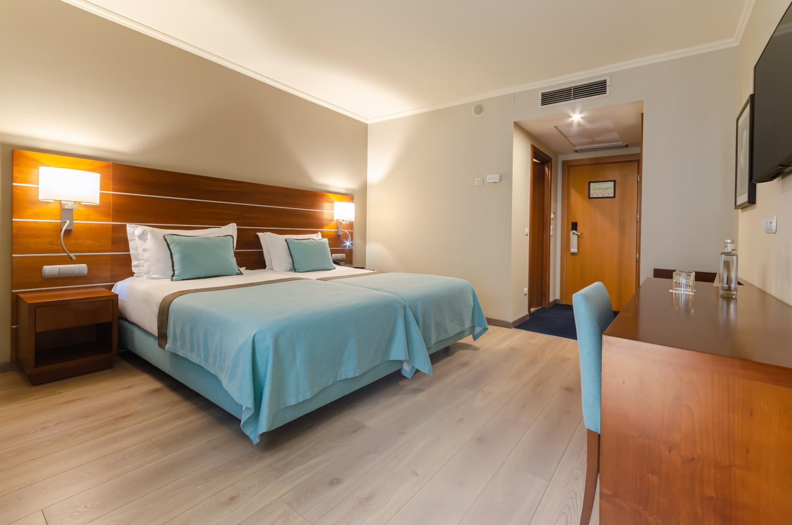 Twin Room - Photo 8