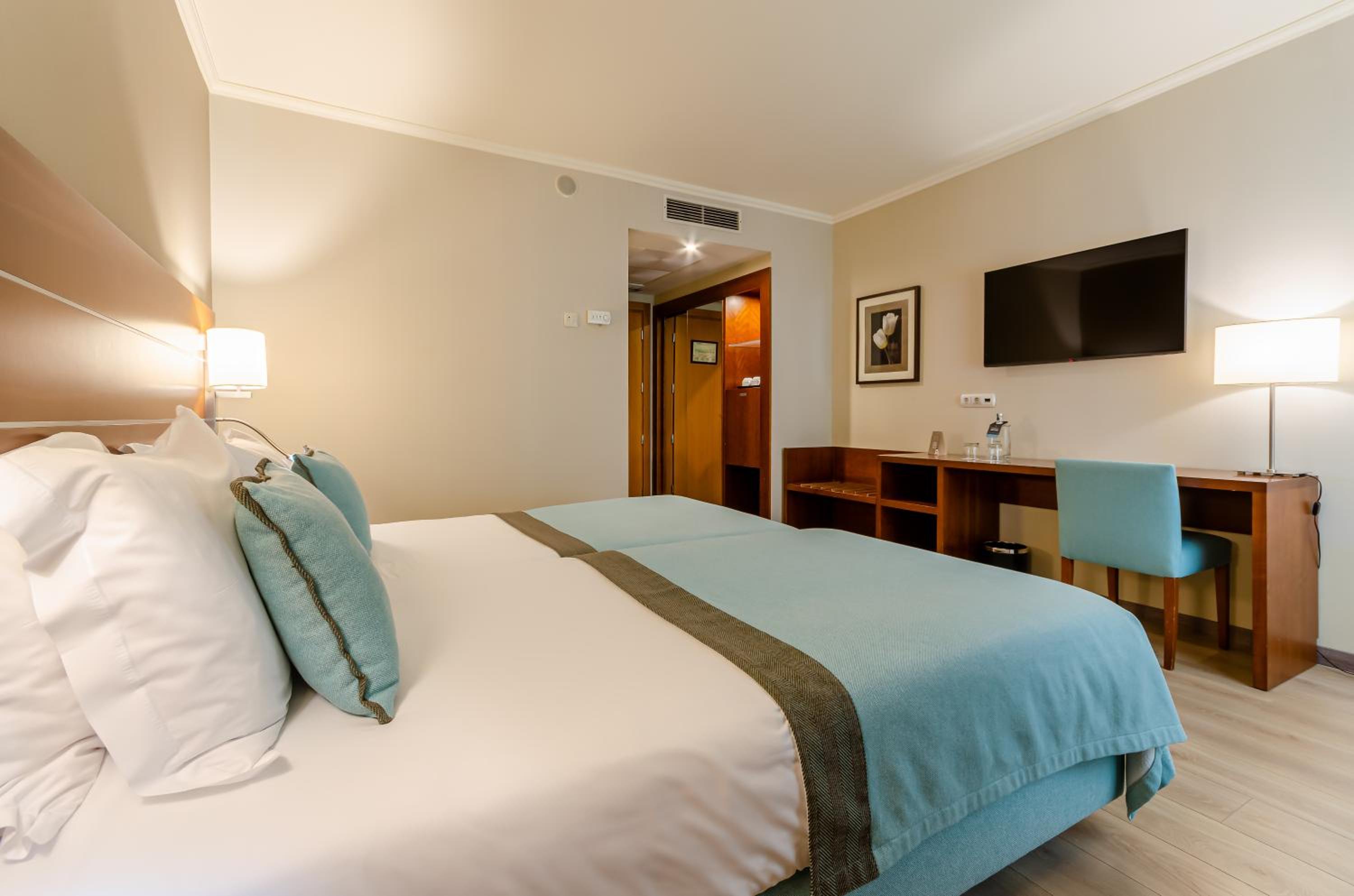 Twin Room - Photo 10