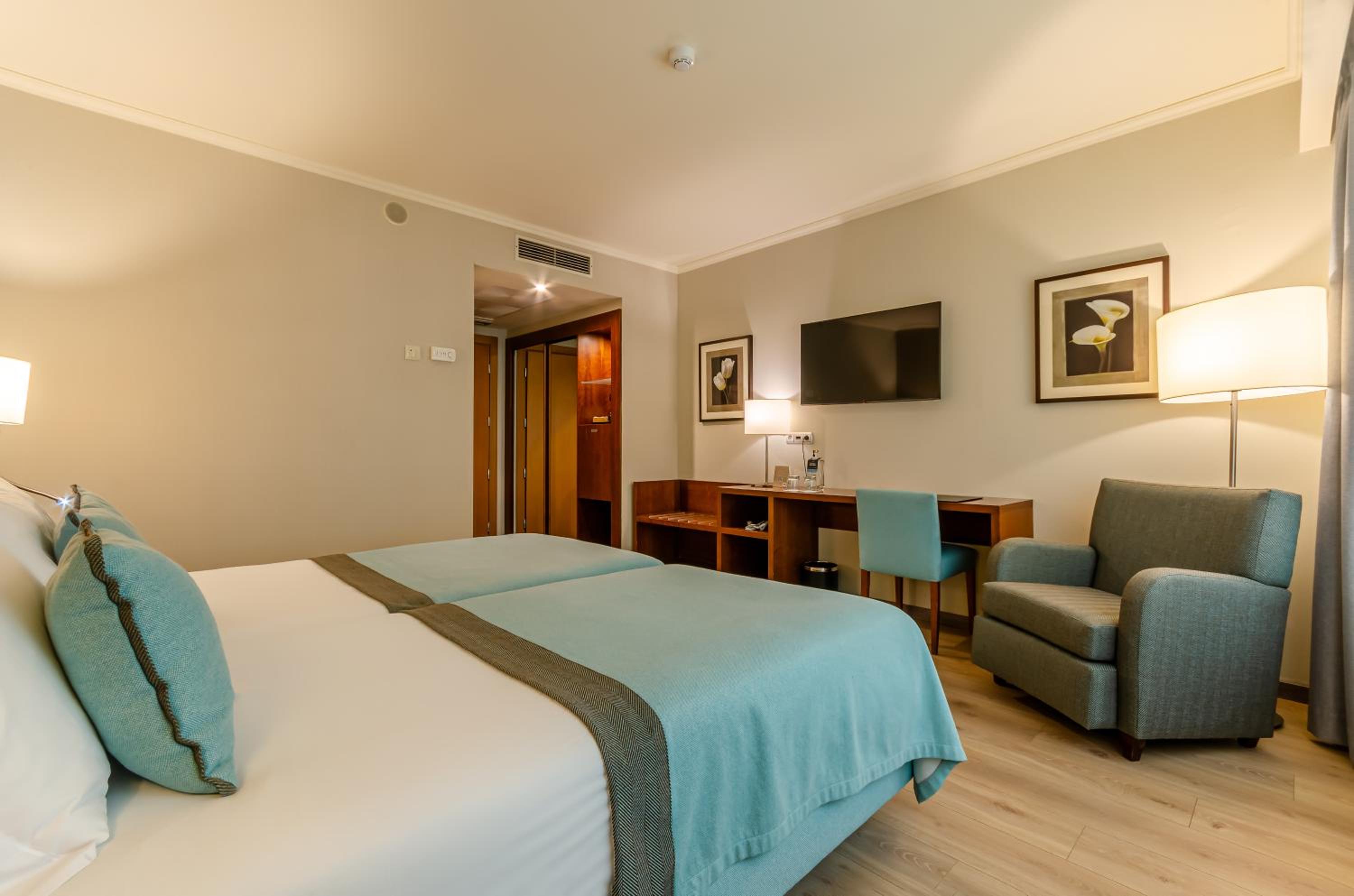 Executive Twin Room - Photo 4