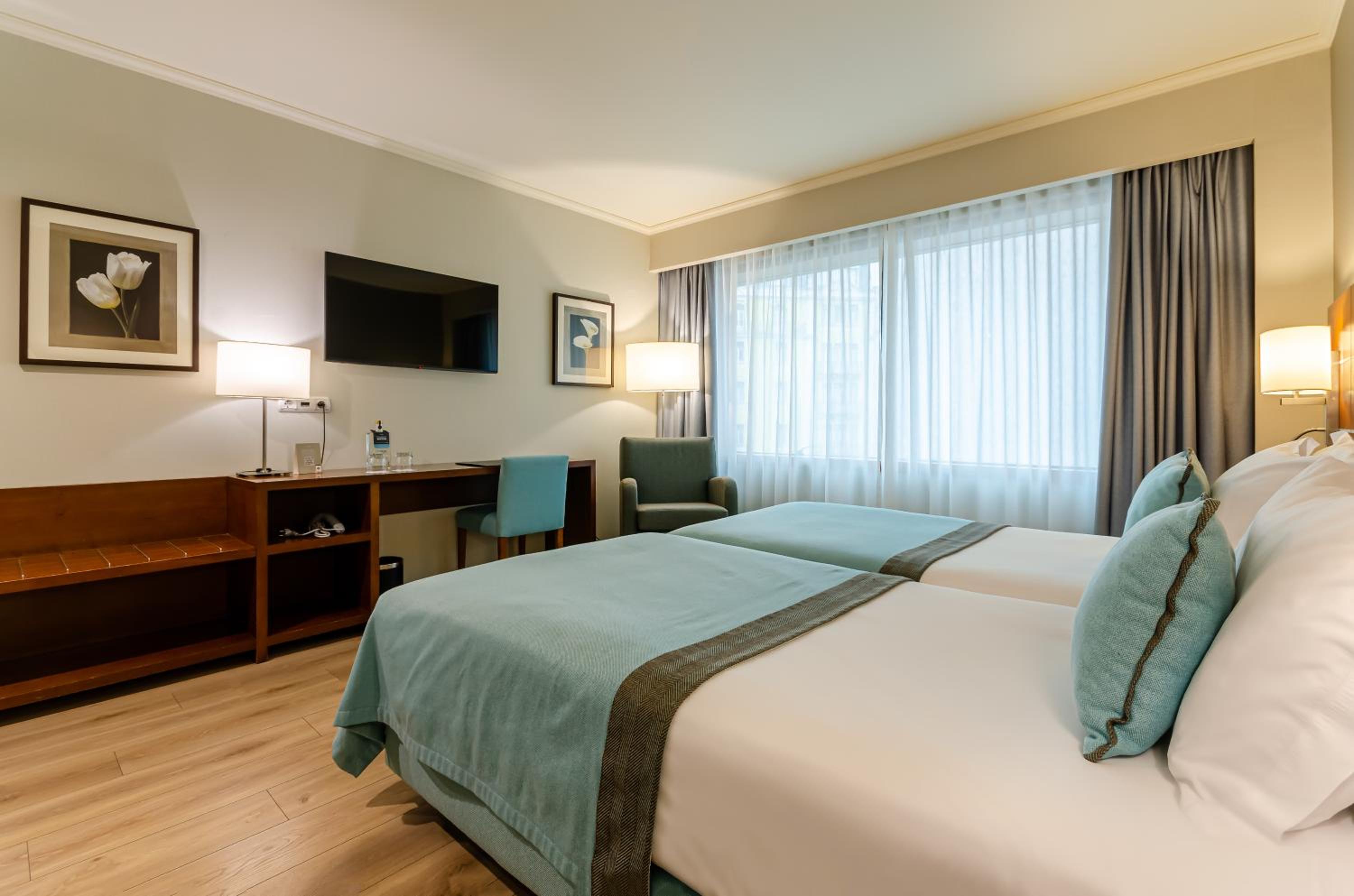 Executive Twin Room - Photo 2