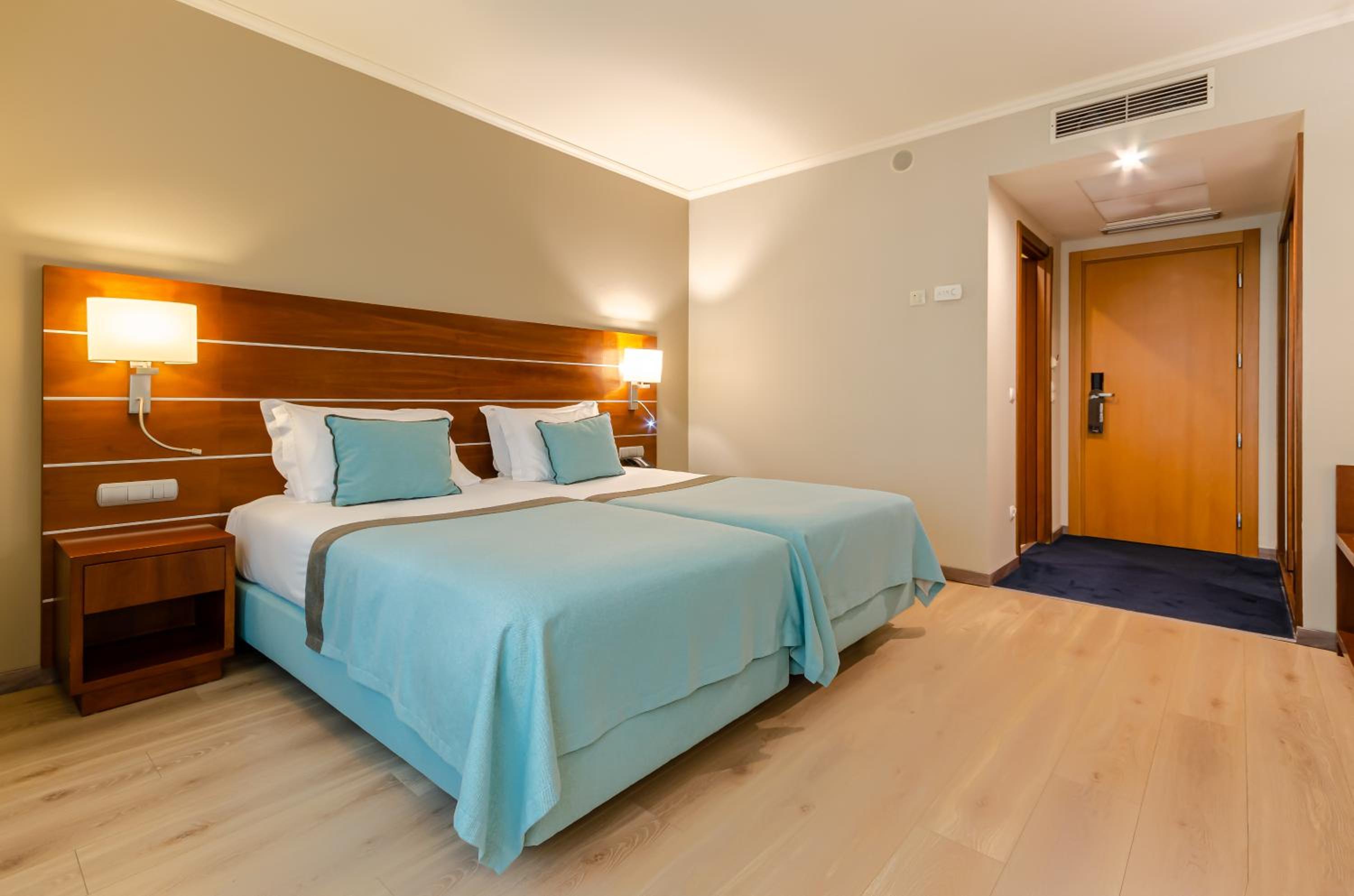 Executive Twin Room - Photo 3