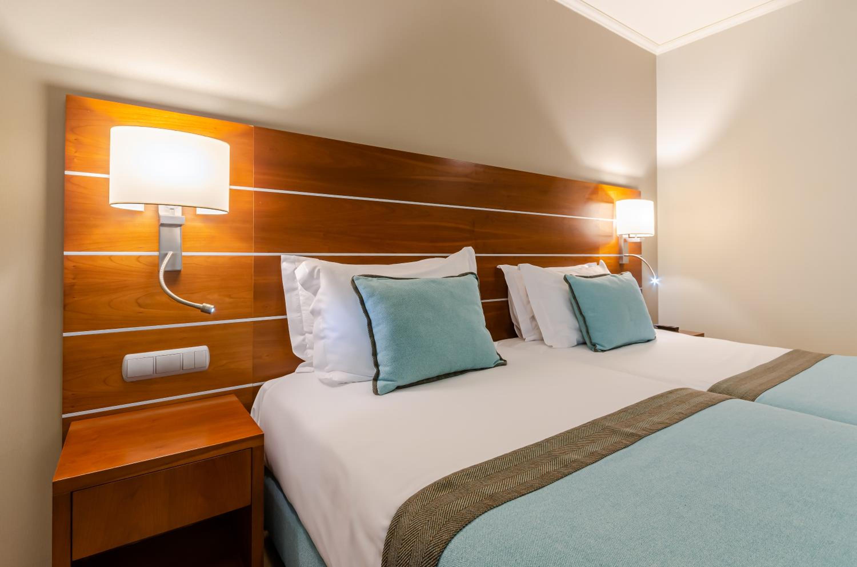 Twin Room - Photo 9