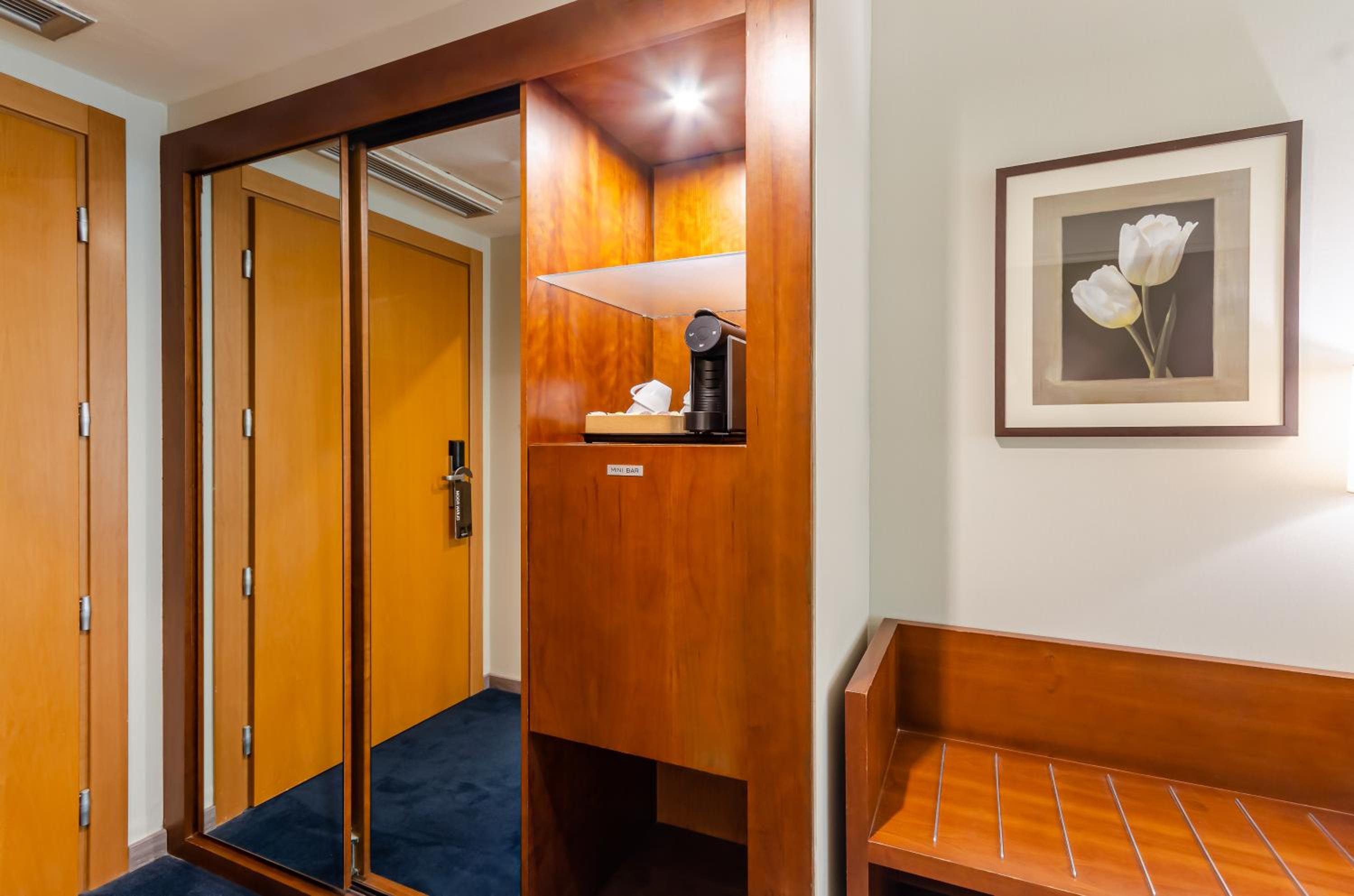Executive Twin Room - Photo 8