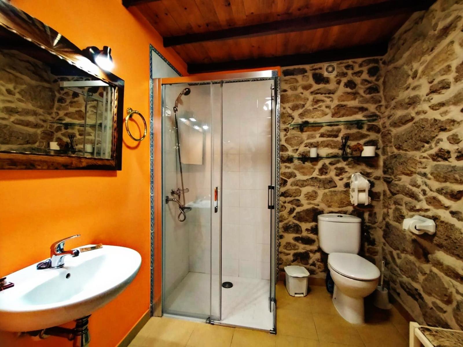 Five-Bedroom House photo 2