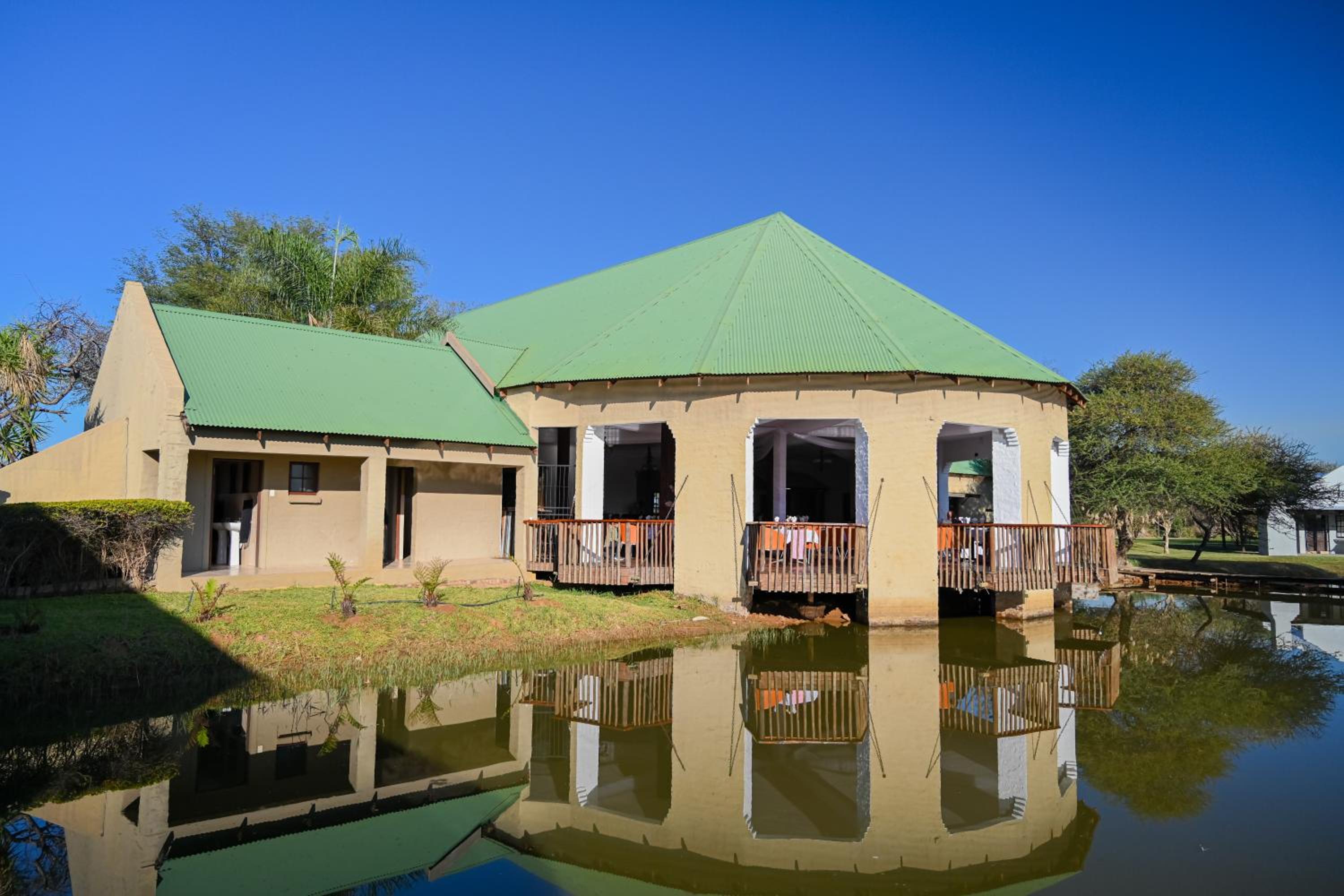 Double Room with Lake View - Photo 16