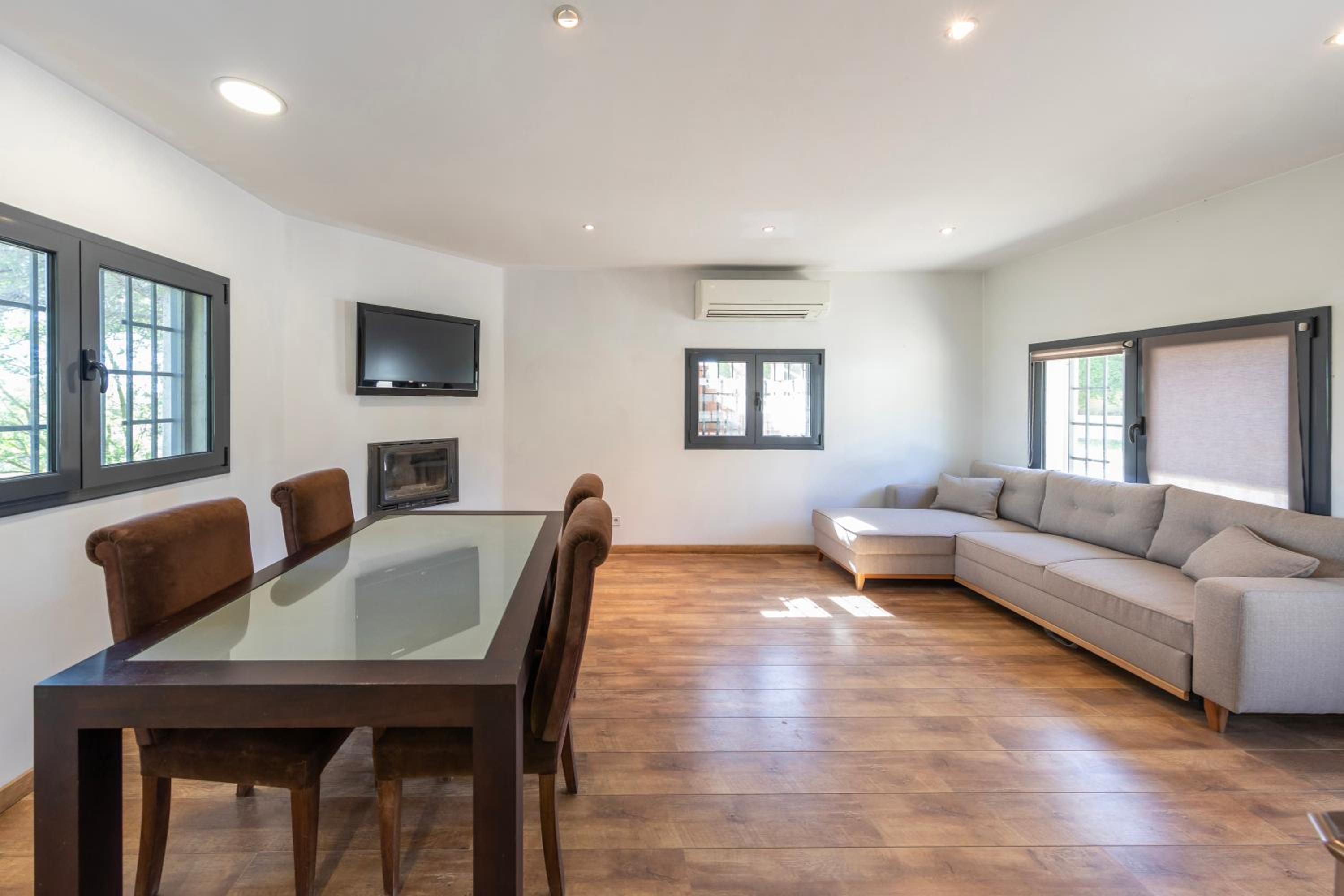 Apartamento de Dos Dormitorios con Vista al Jardín