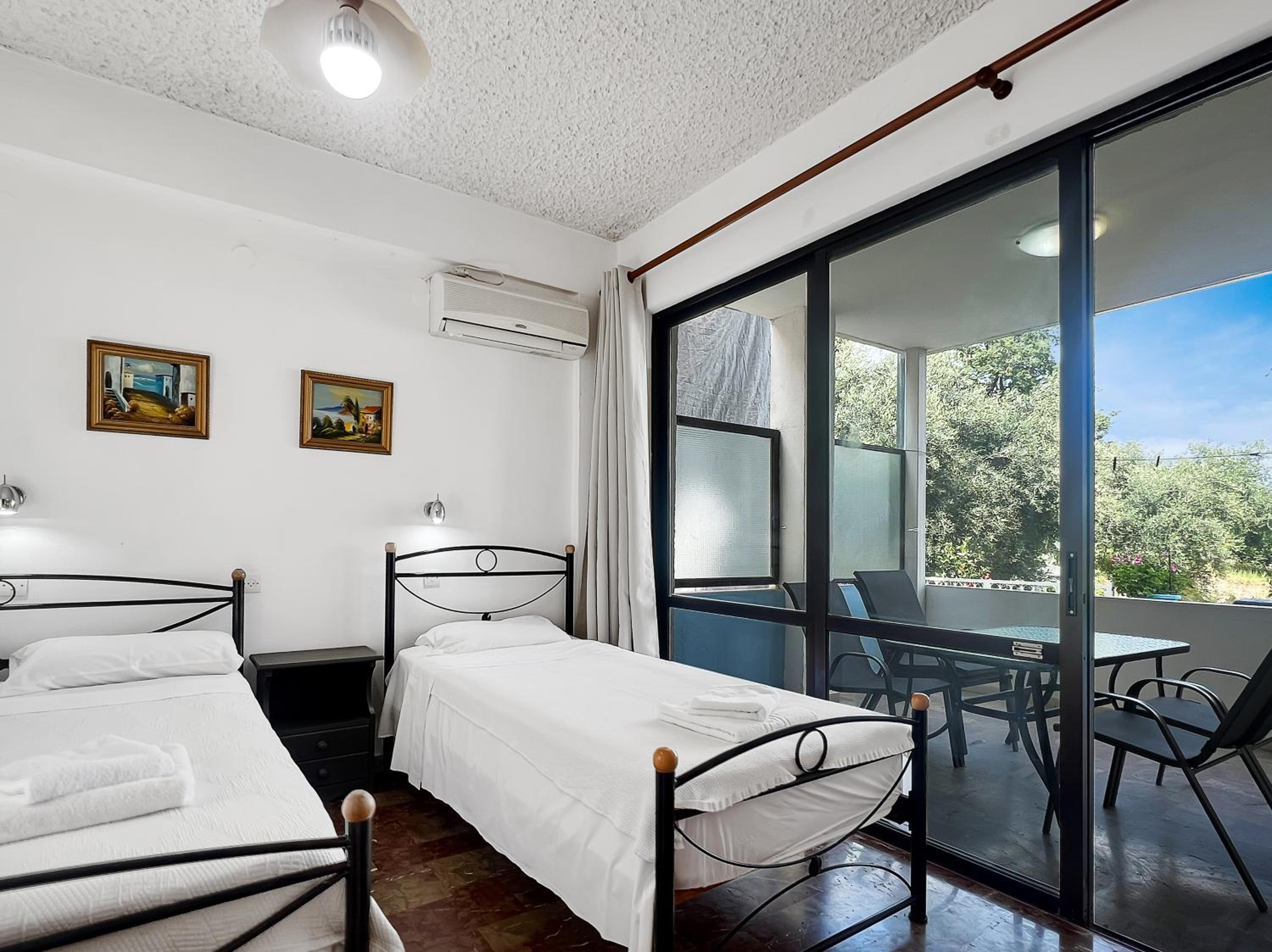 Two-Bedroom Apartment with Sea View - Photo 10
