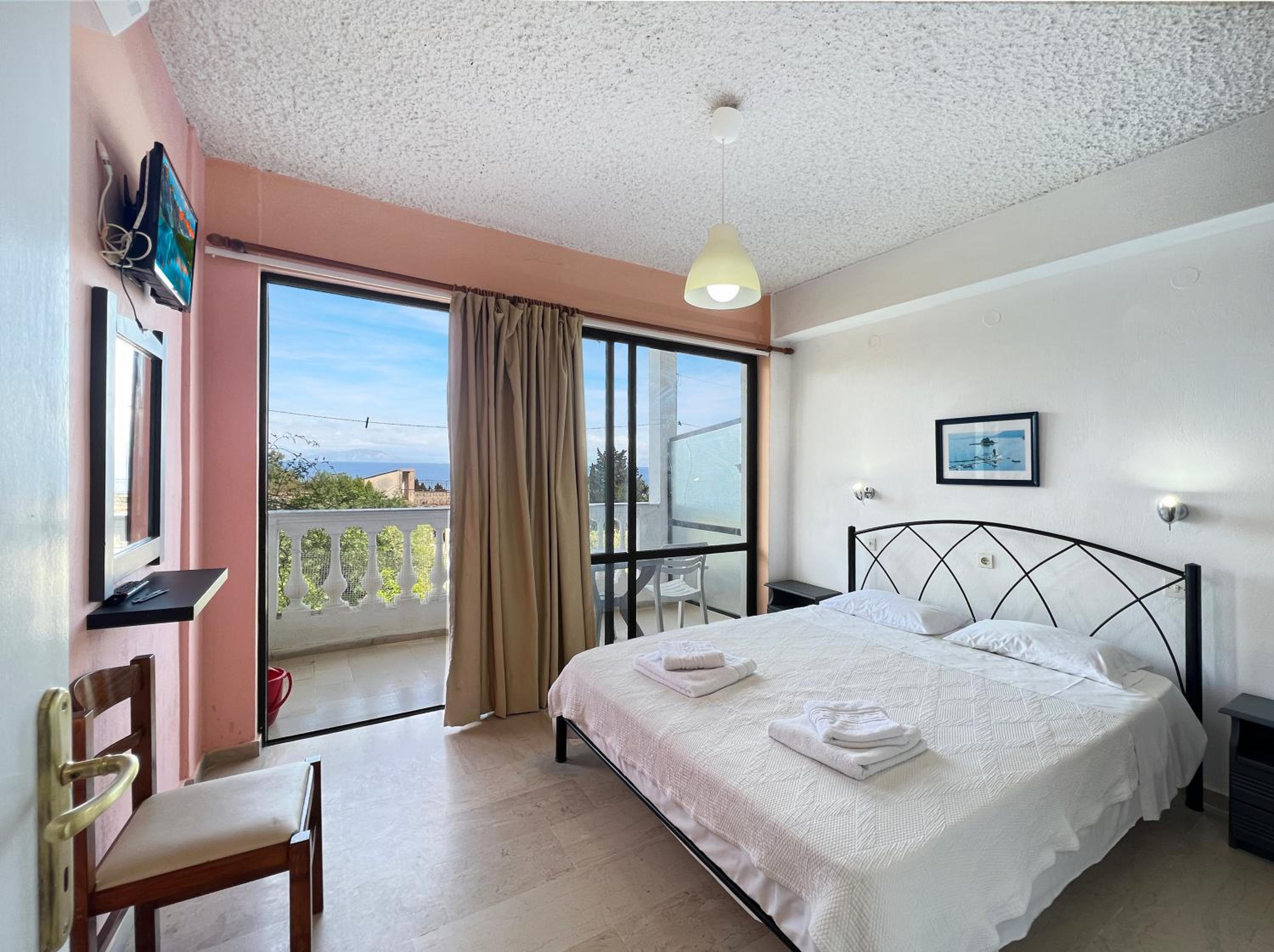 Two-Bedroom Apartment with Sea View - Photo 4