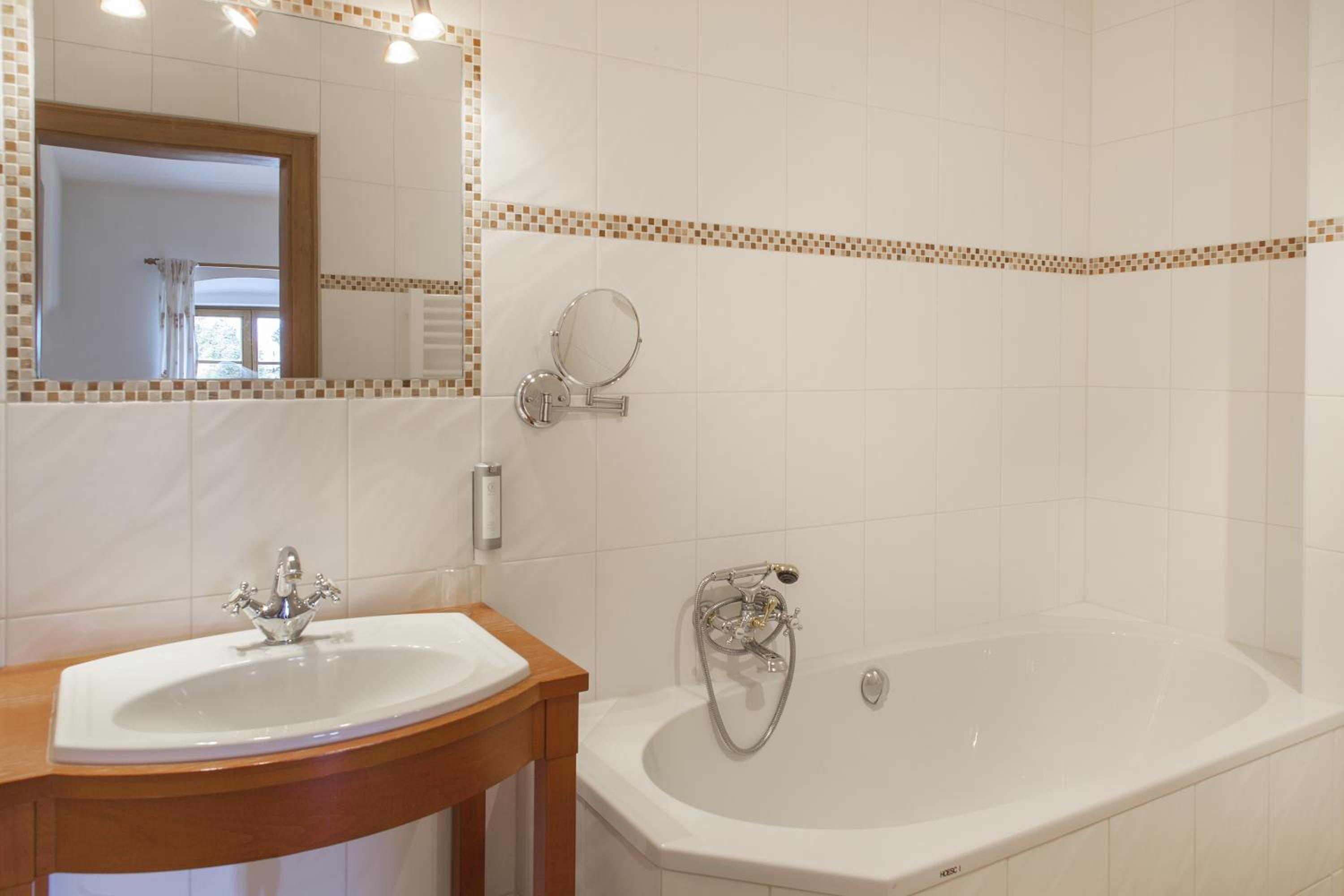 Standard Double Room - Photo 5